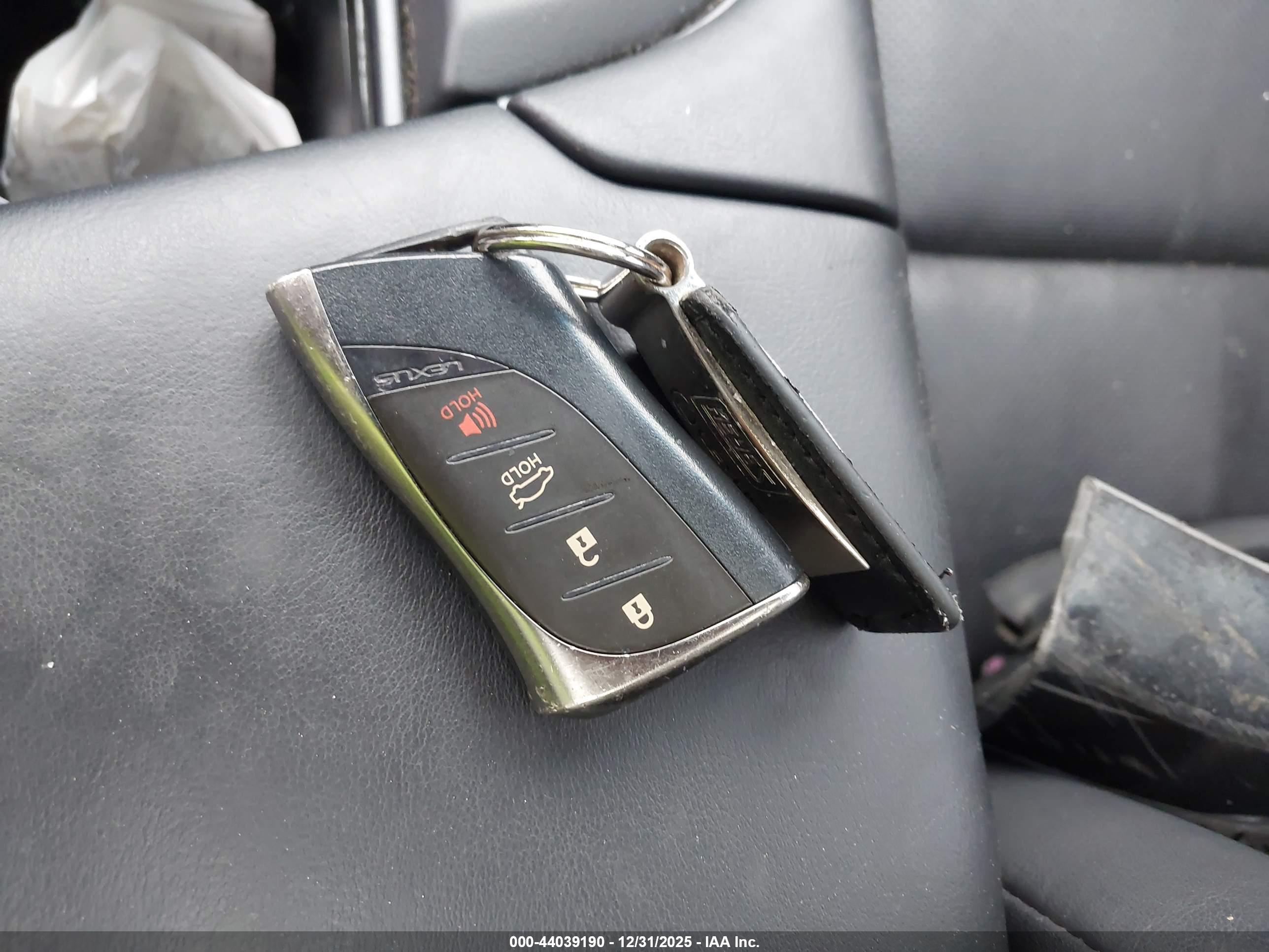 LEXUS ES image 11