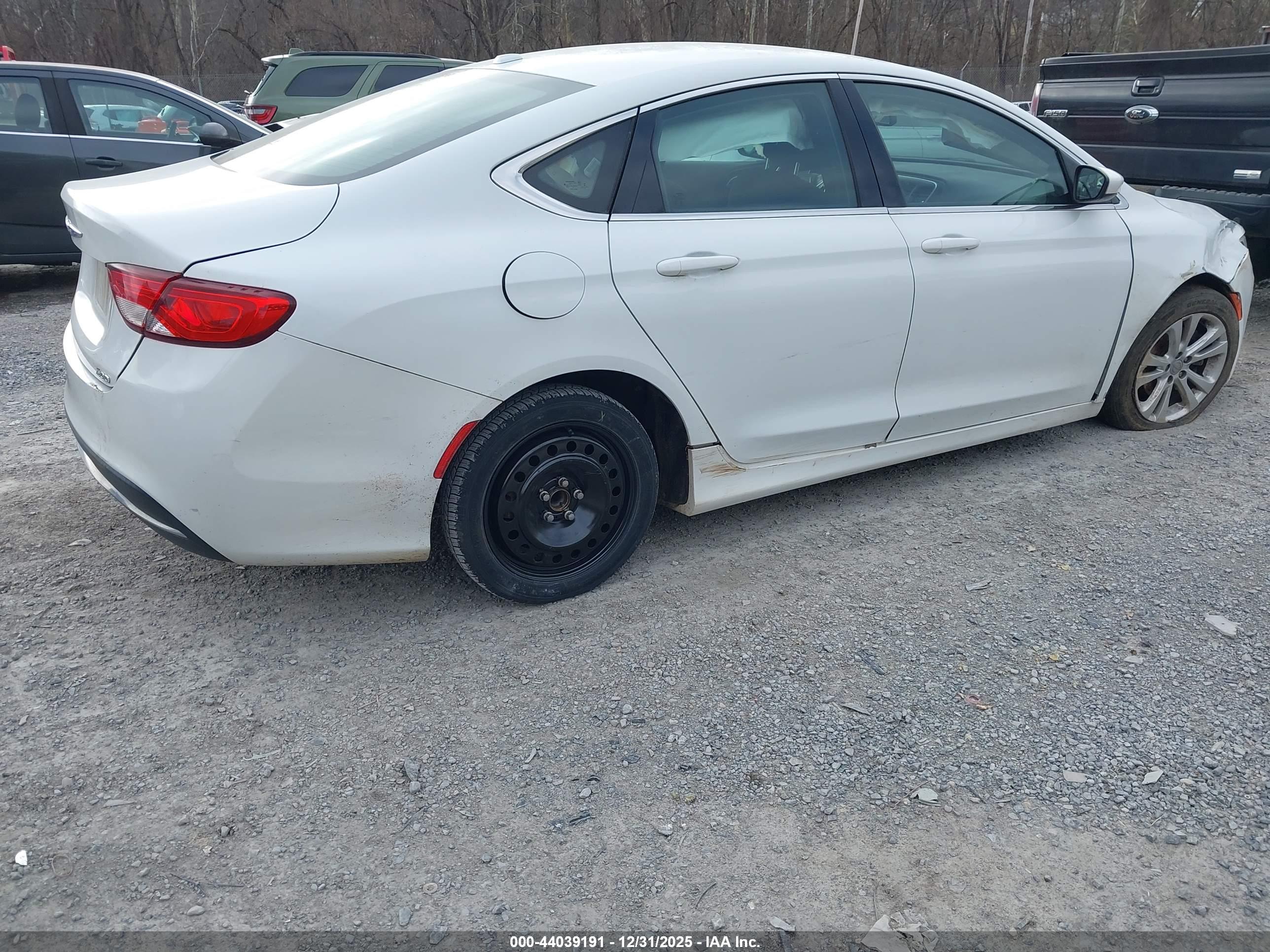 CHRYSLER 200 image 4