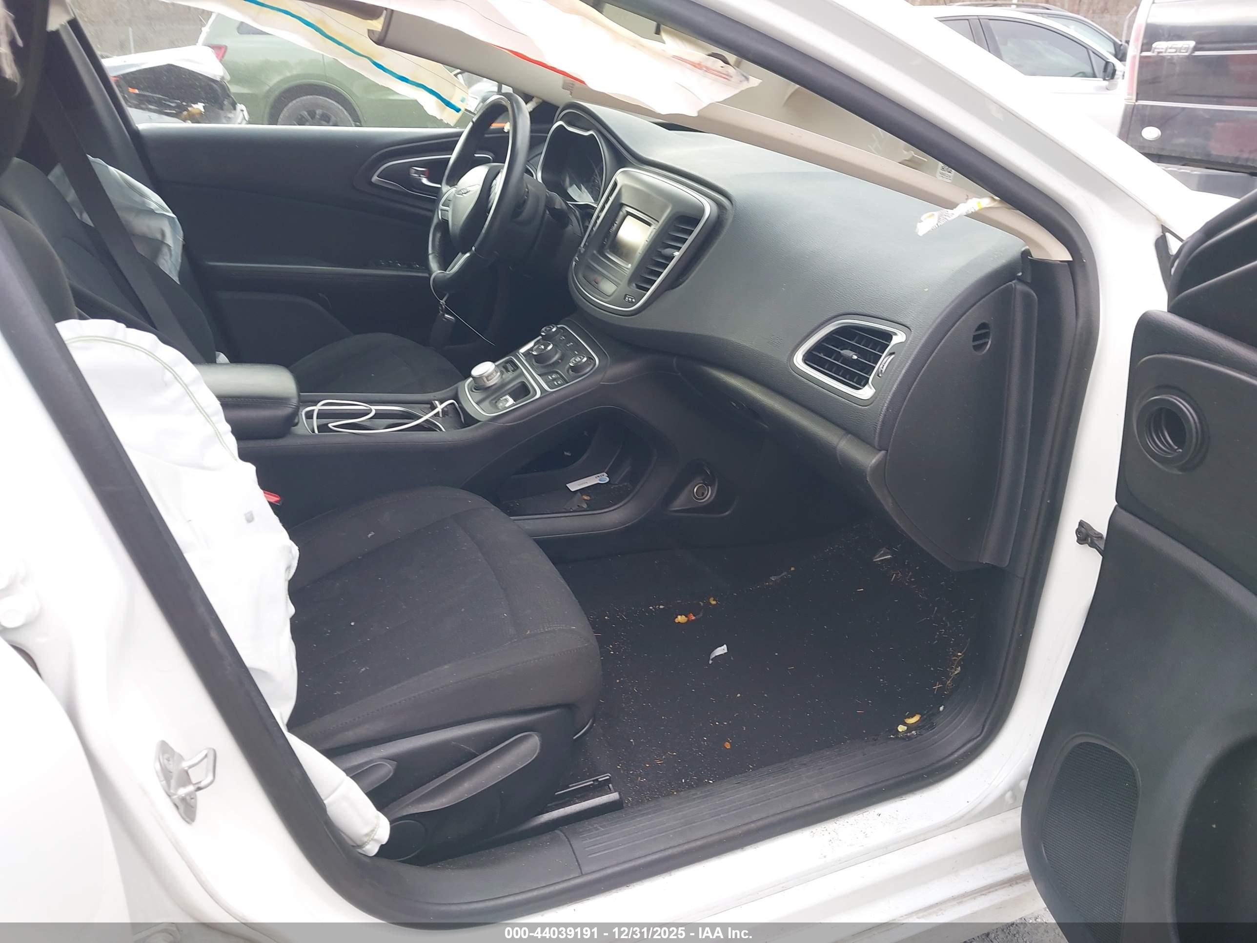 CHRYSLER 200 image 5