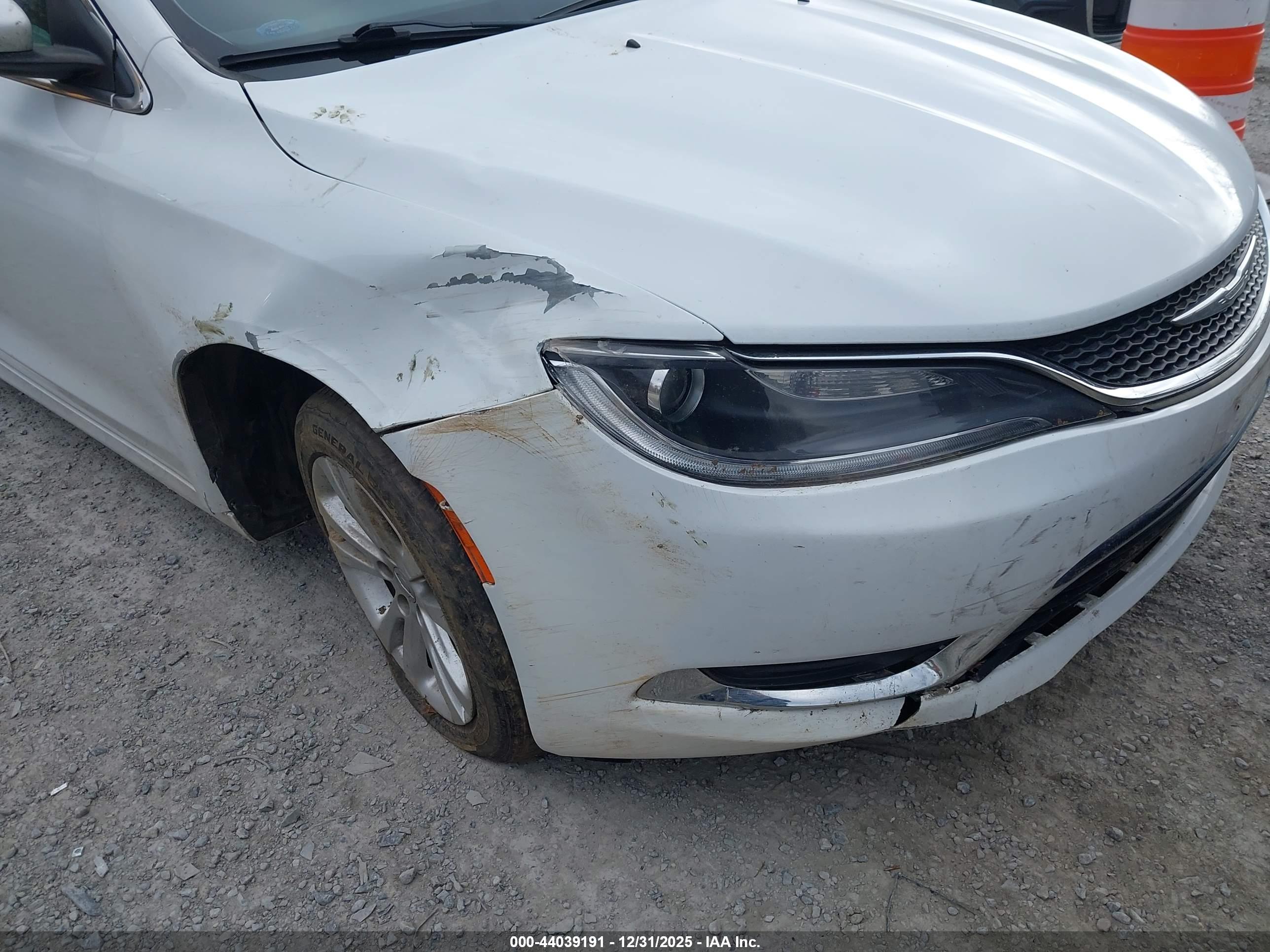 CHRYSLER 200 image 6