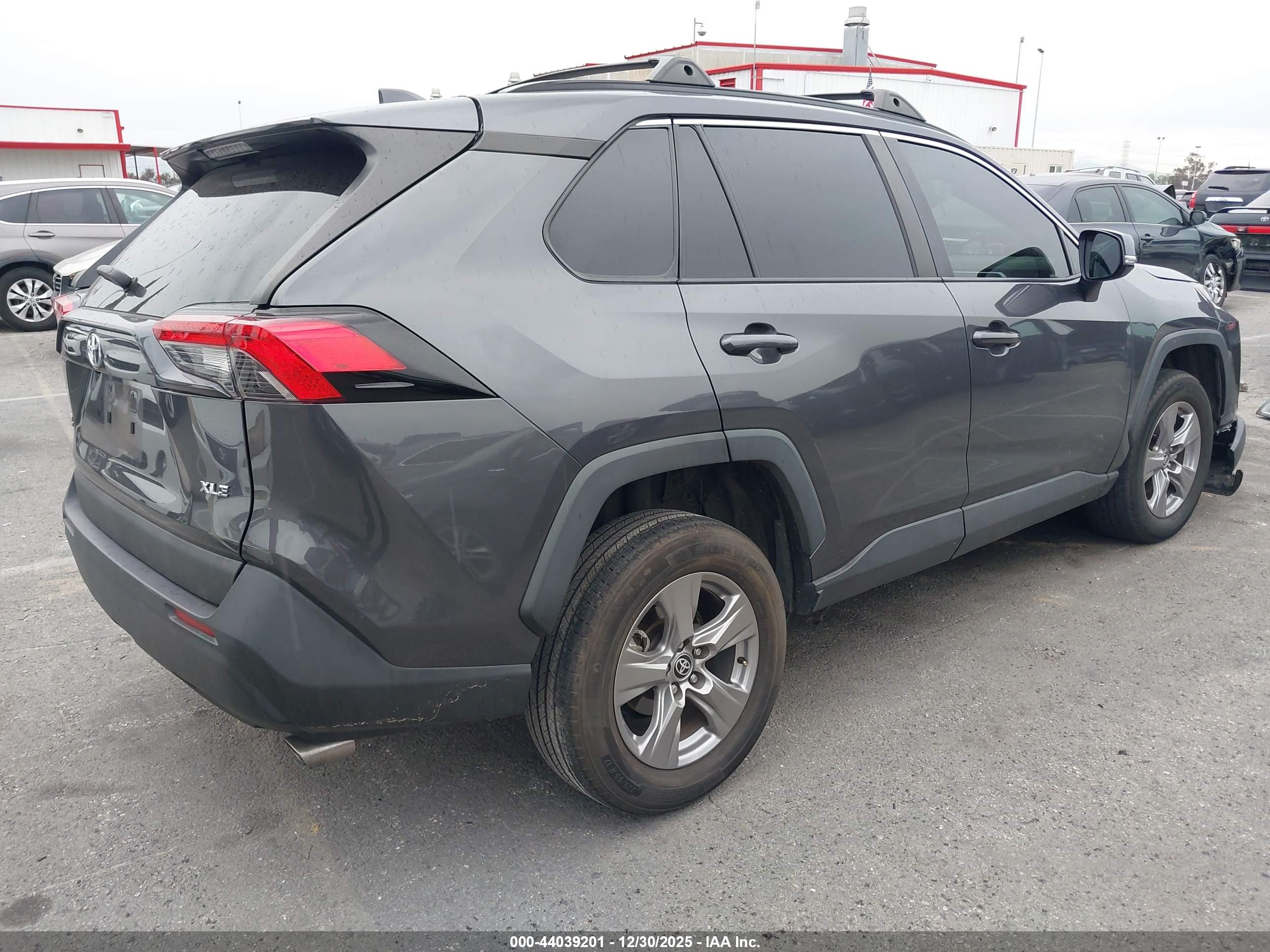 TOYOTA RAV4 image 4