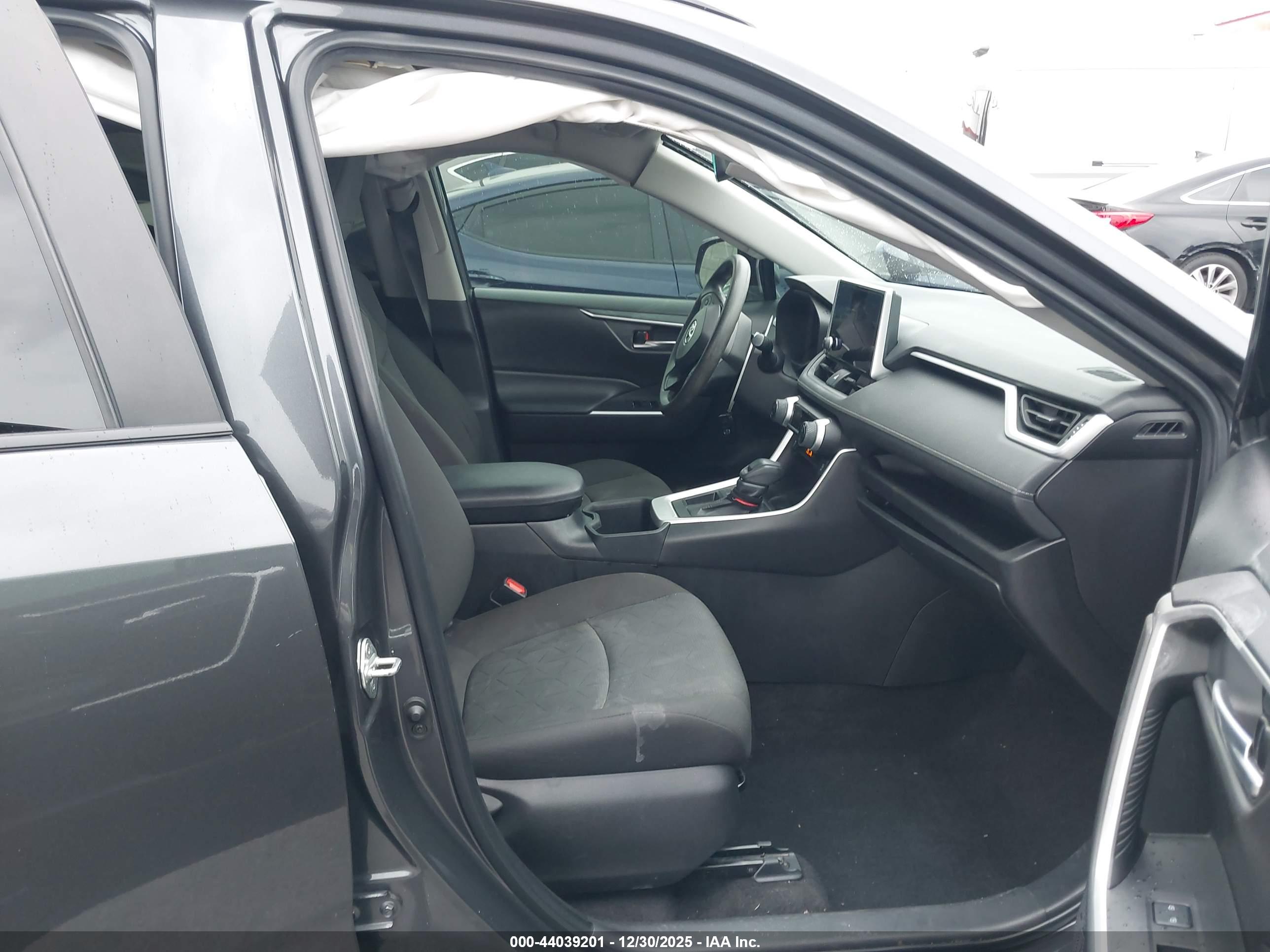 TOYOTA RAV4 image 5