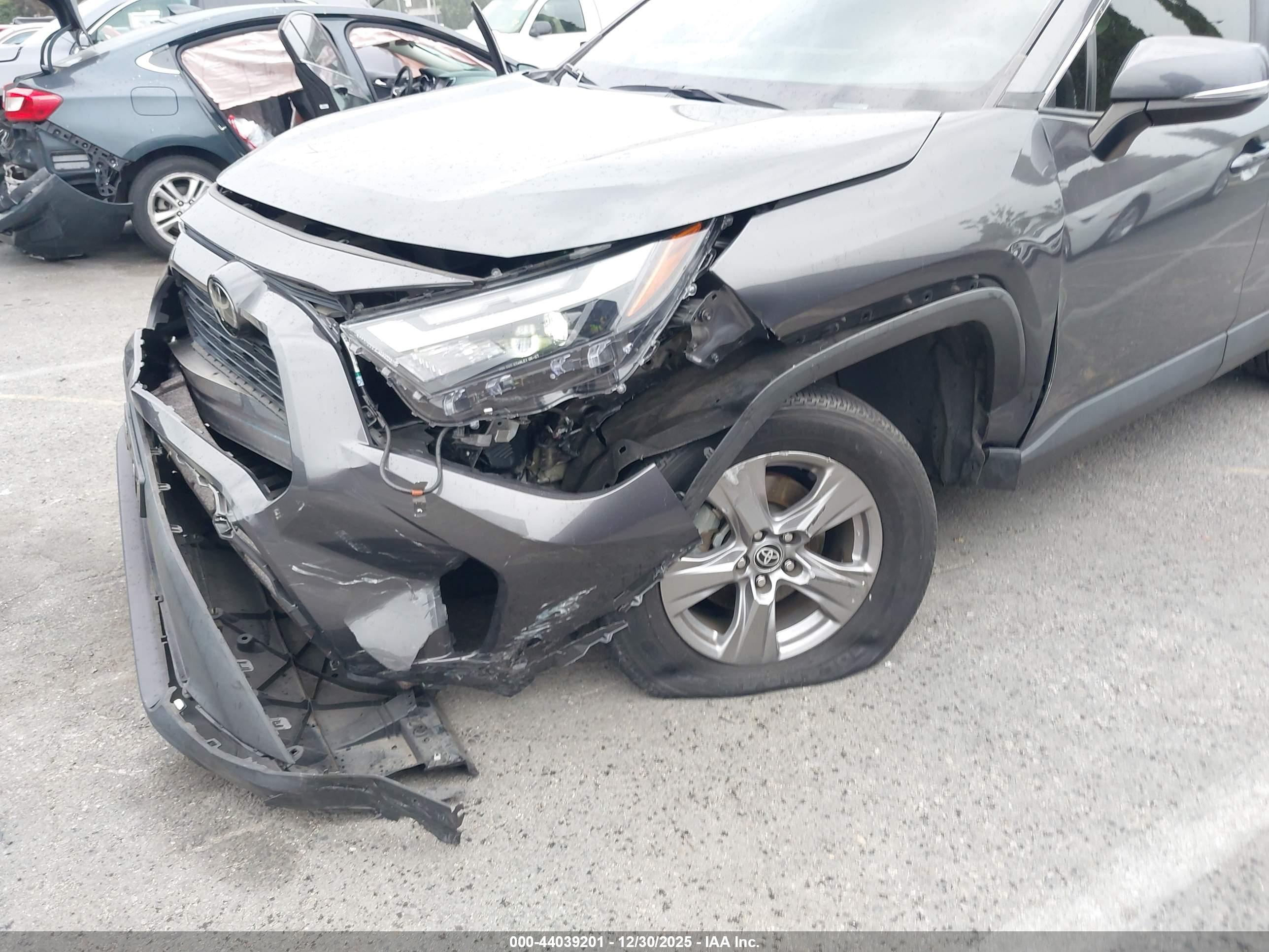 TOYOTA RAV4 image 6
