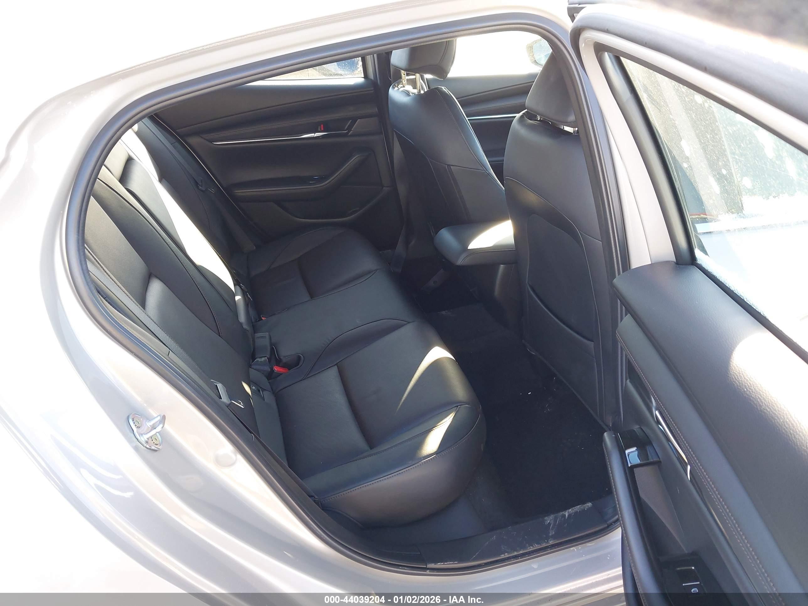 MAZDA MAZDA3 image 8