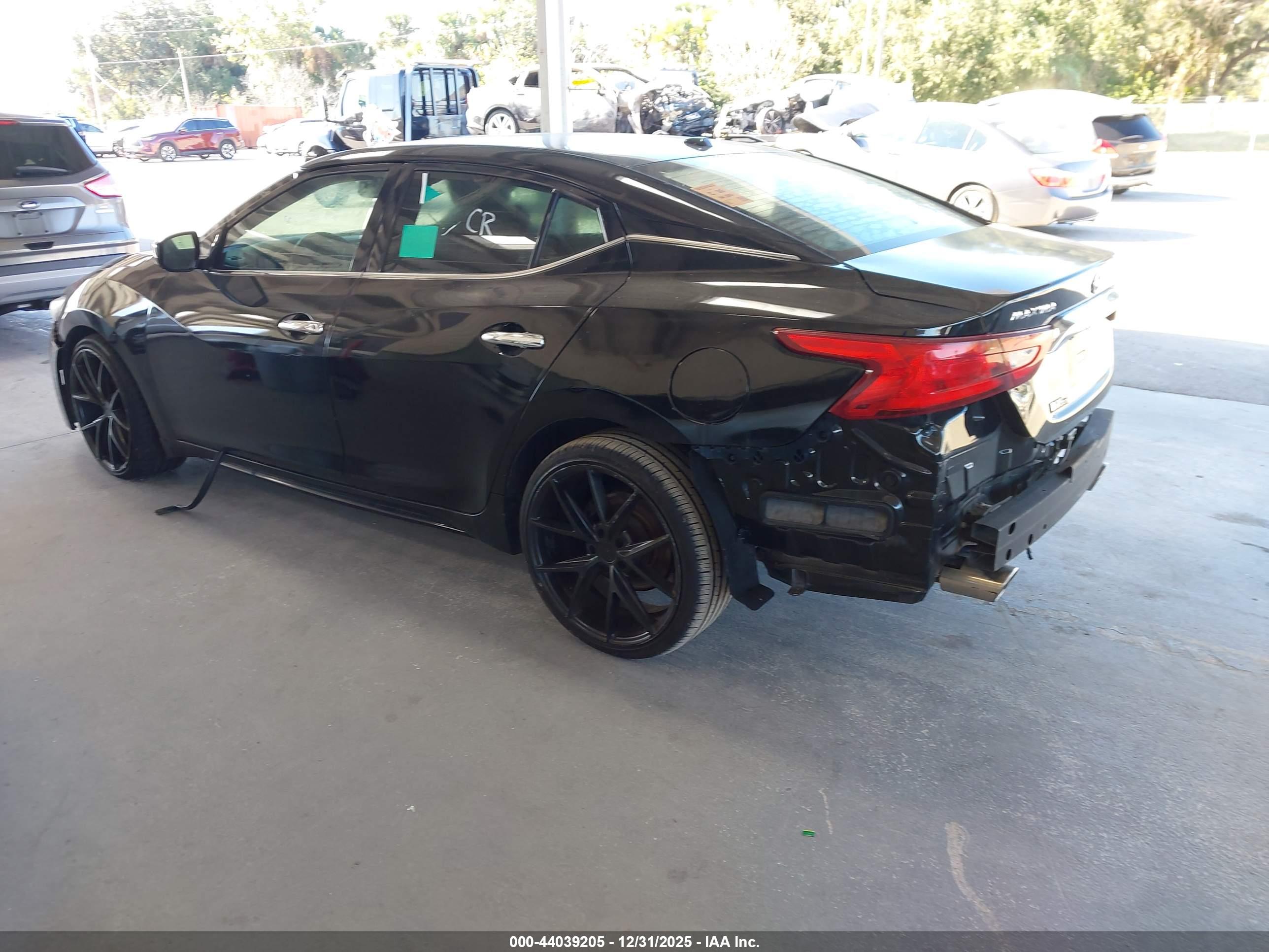NISSAN MAXIMA image 3