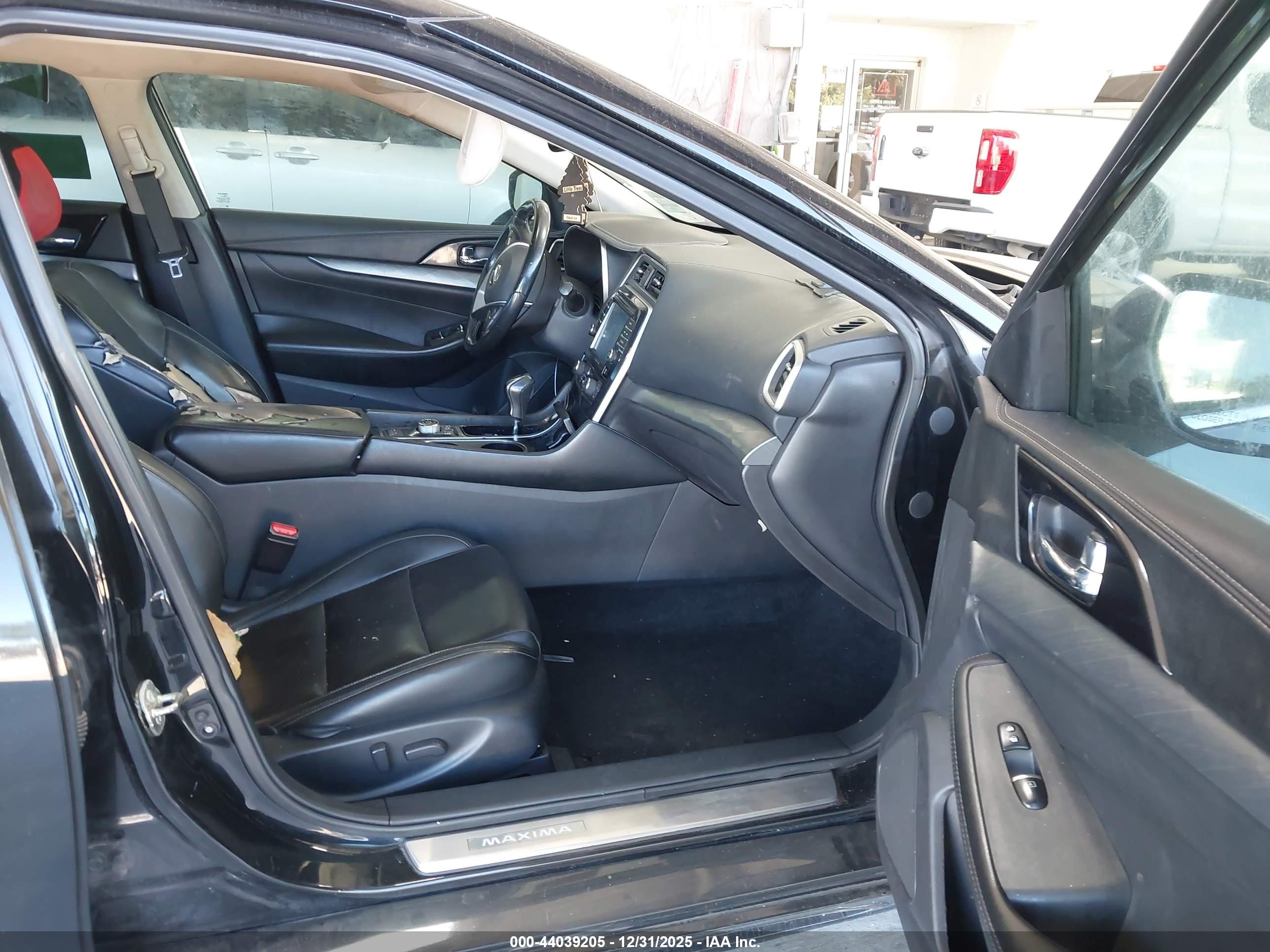 NISSAN MAXIMA image 5