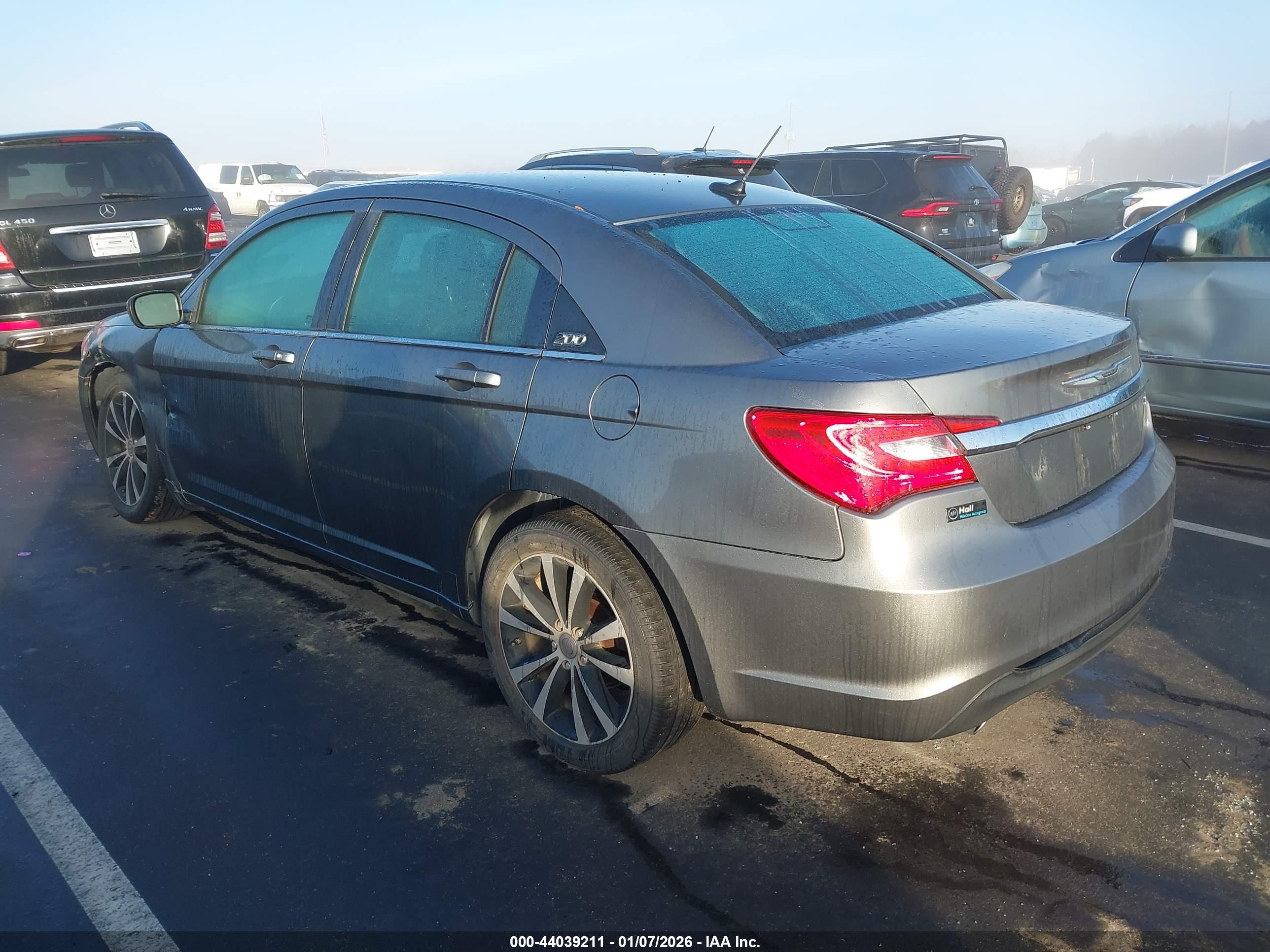 CHRYSLER 200 image 3