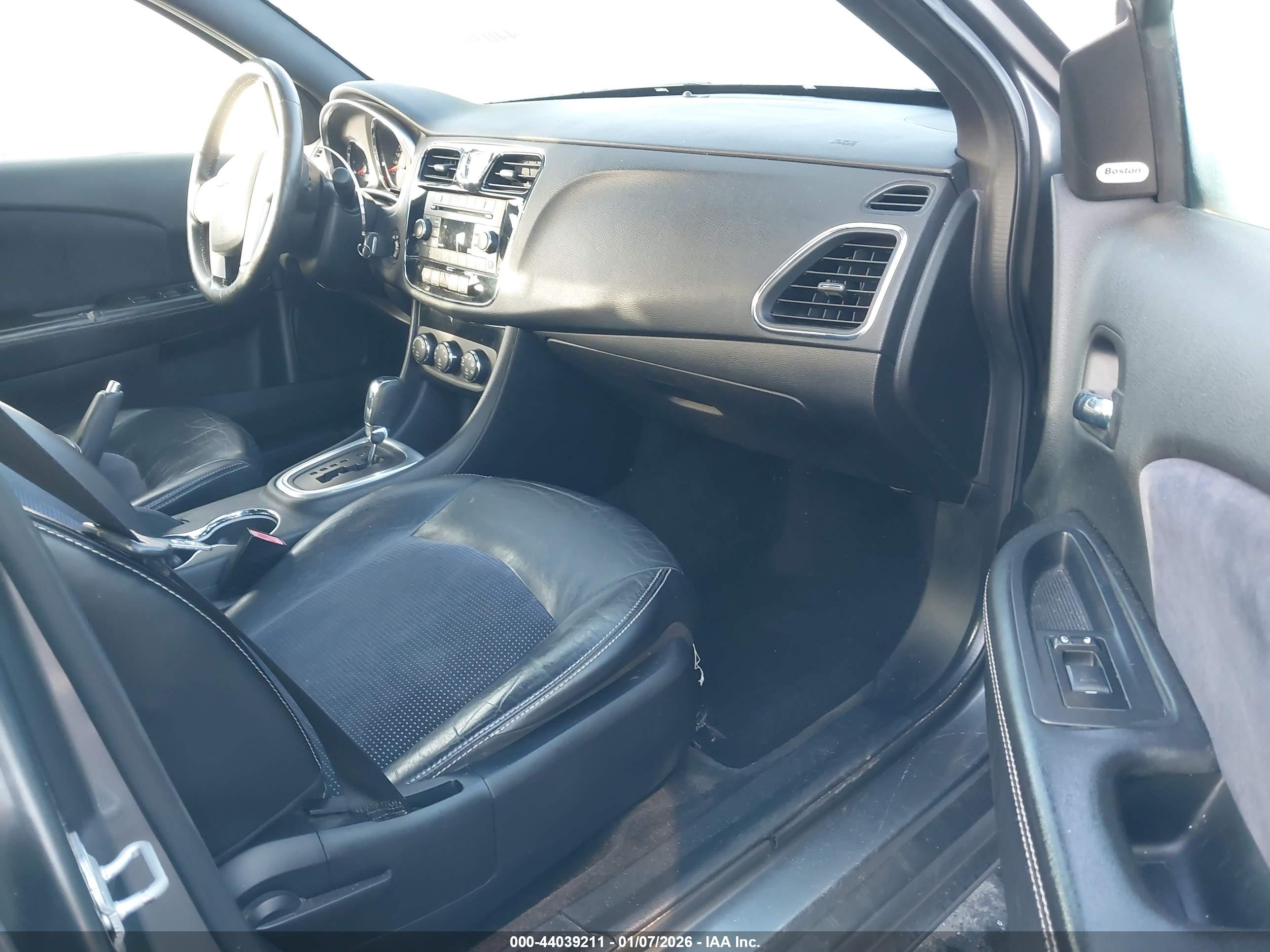 CHRYSLER 200 image 5