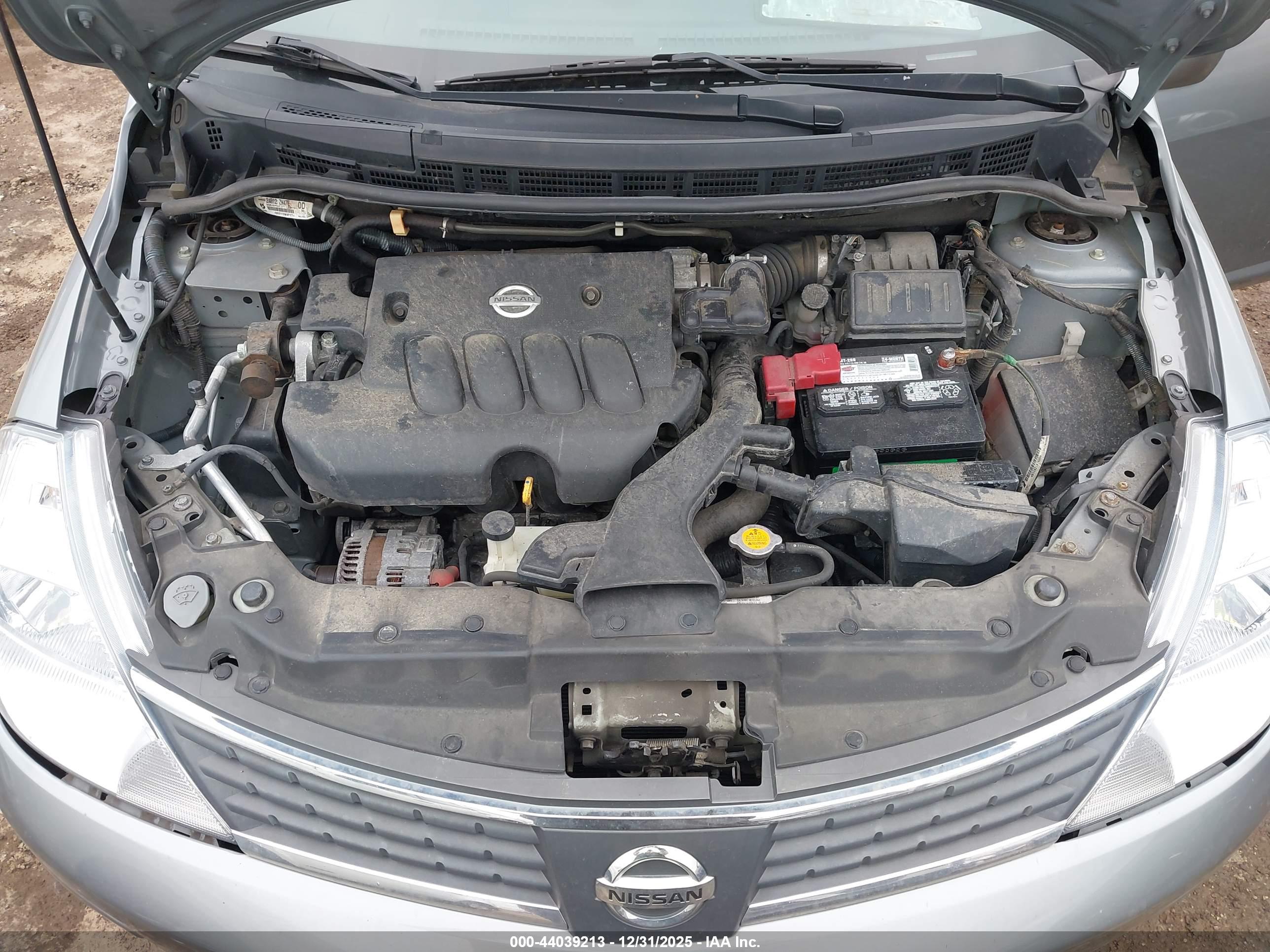 NISSAN VERSA image 10