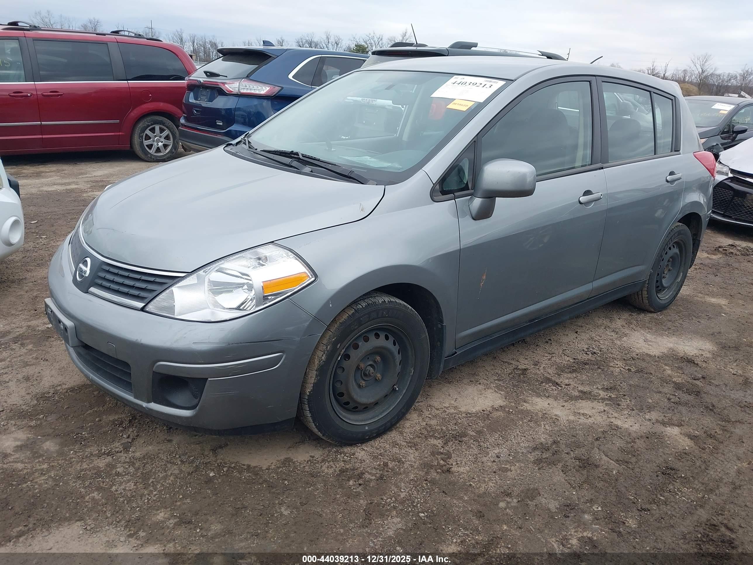 NISSAN VERSA image 2
