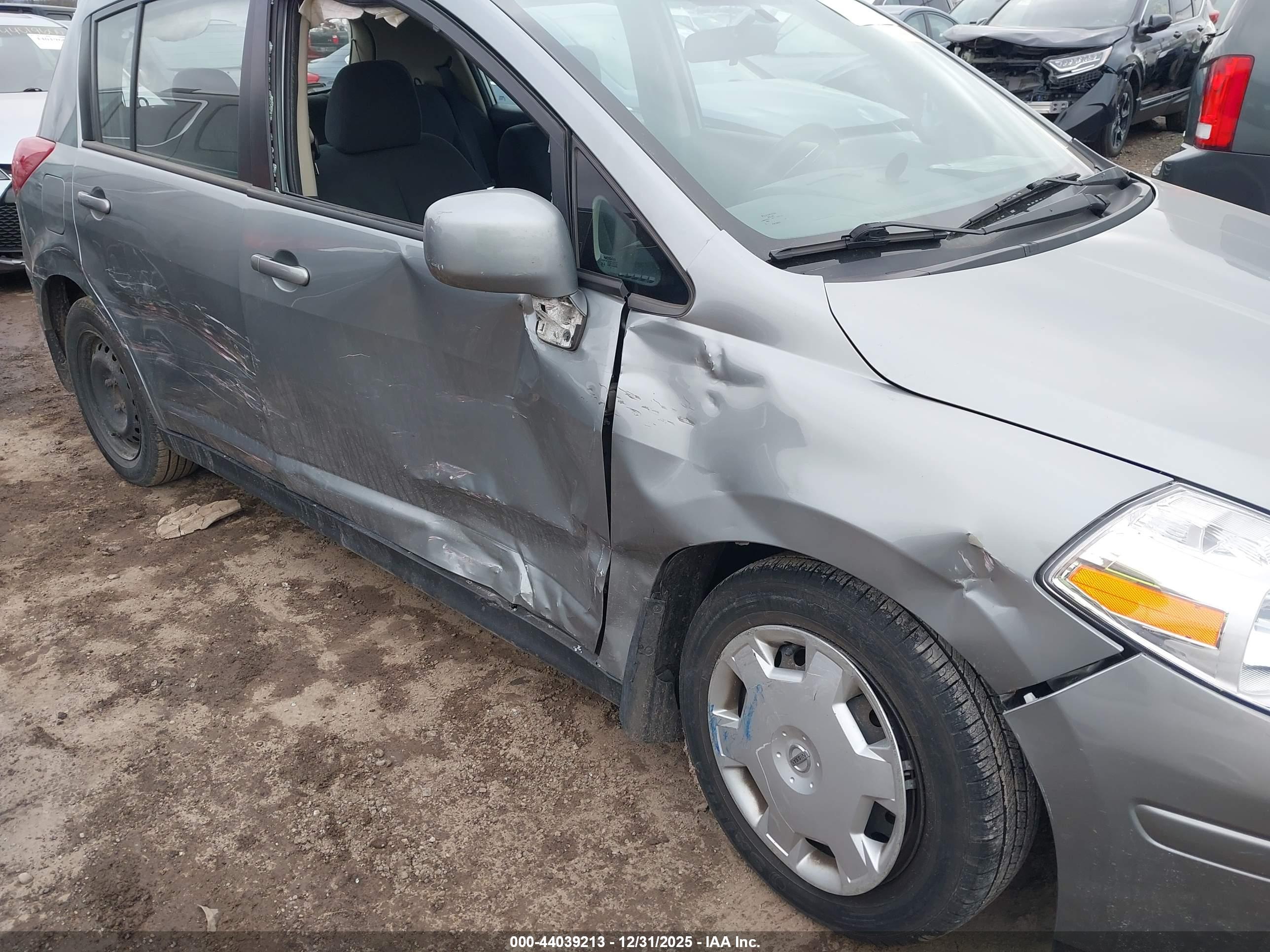 NISSAN VERSA image 6