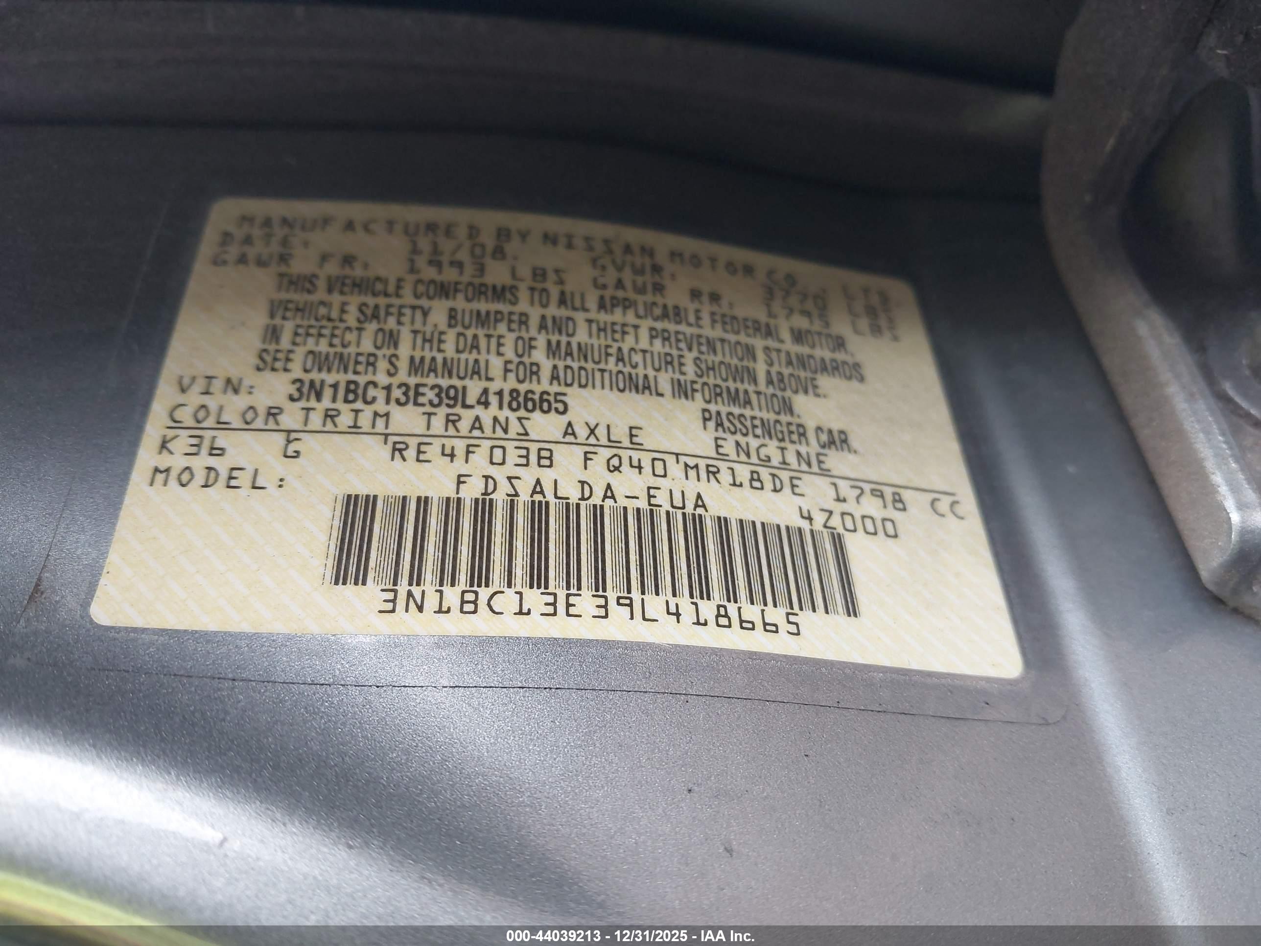 NISSAN VERSA image 9