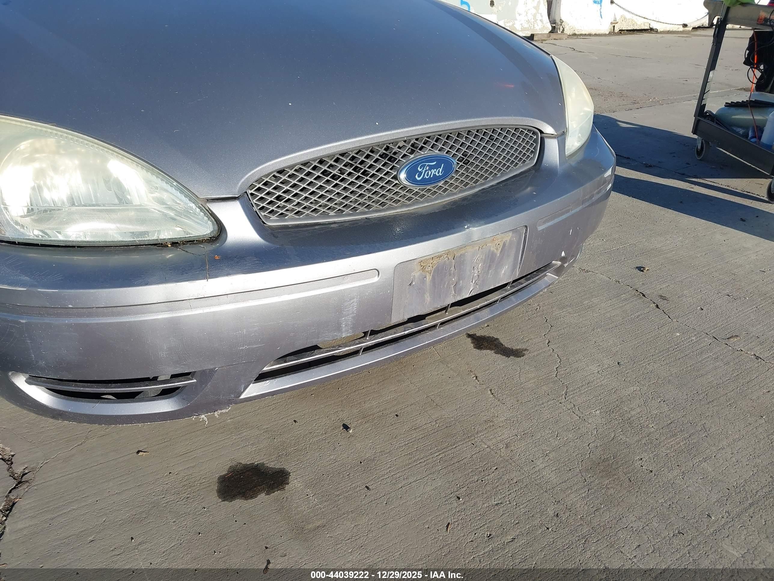 FORD TAURUS image 6