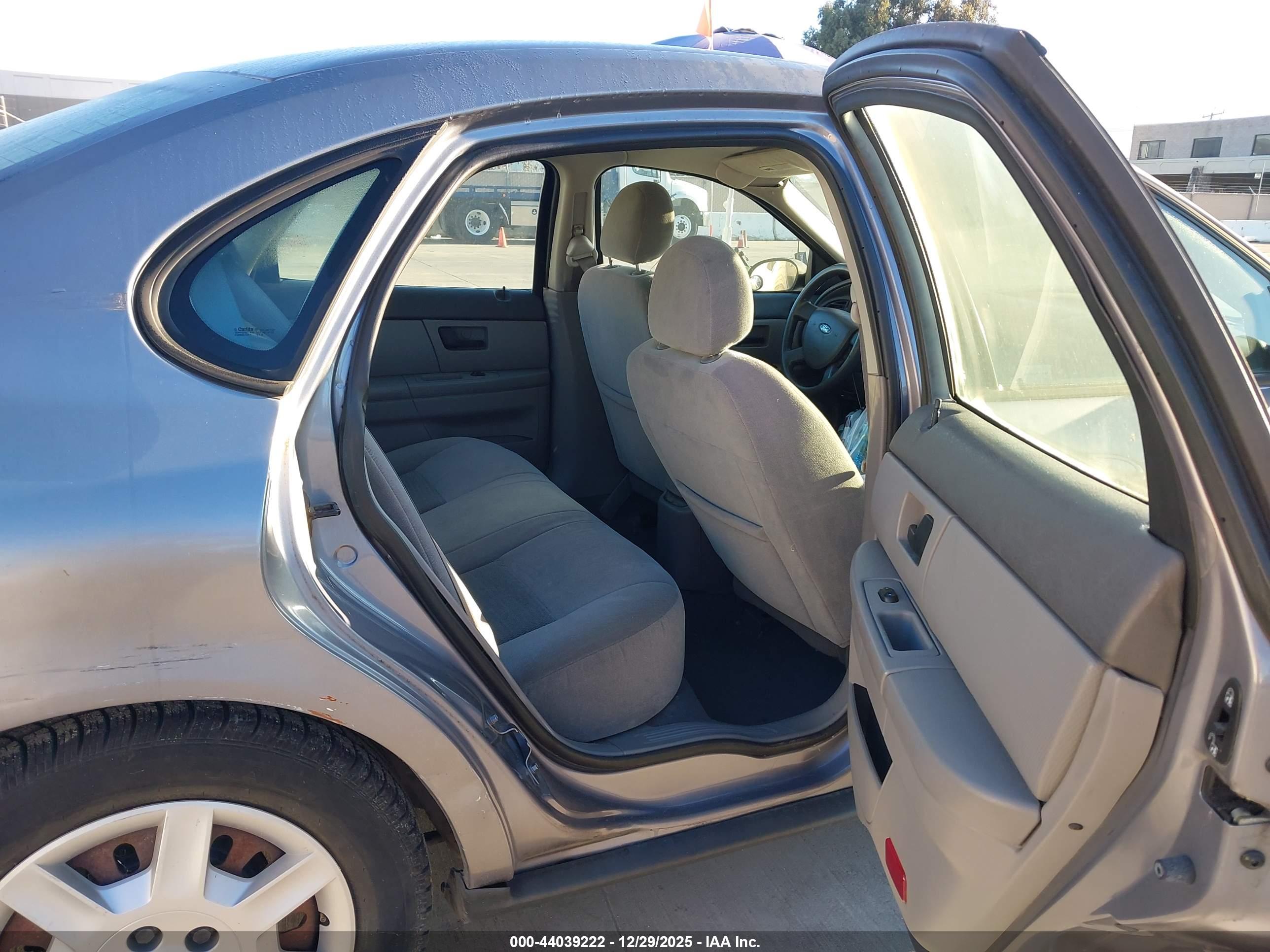 FORD TAURUS image 8