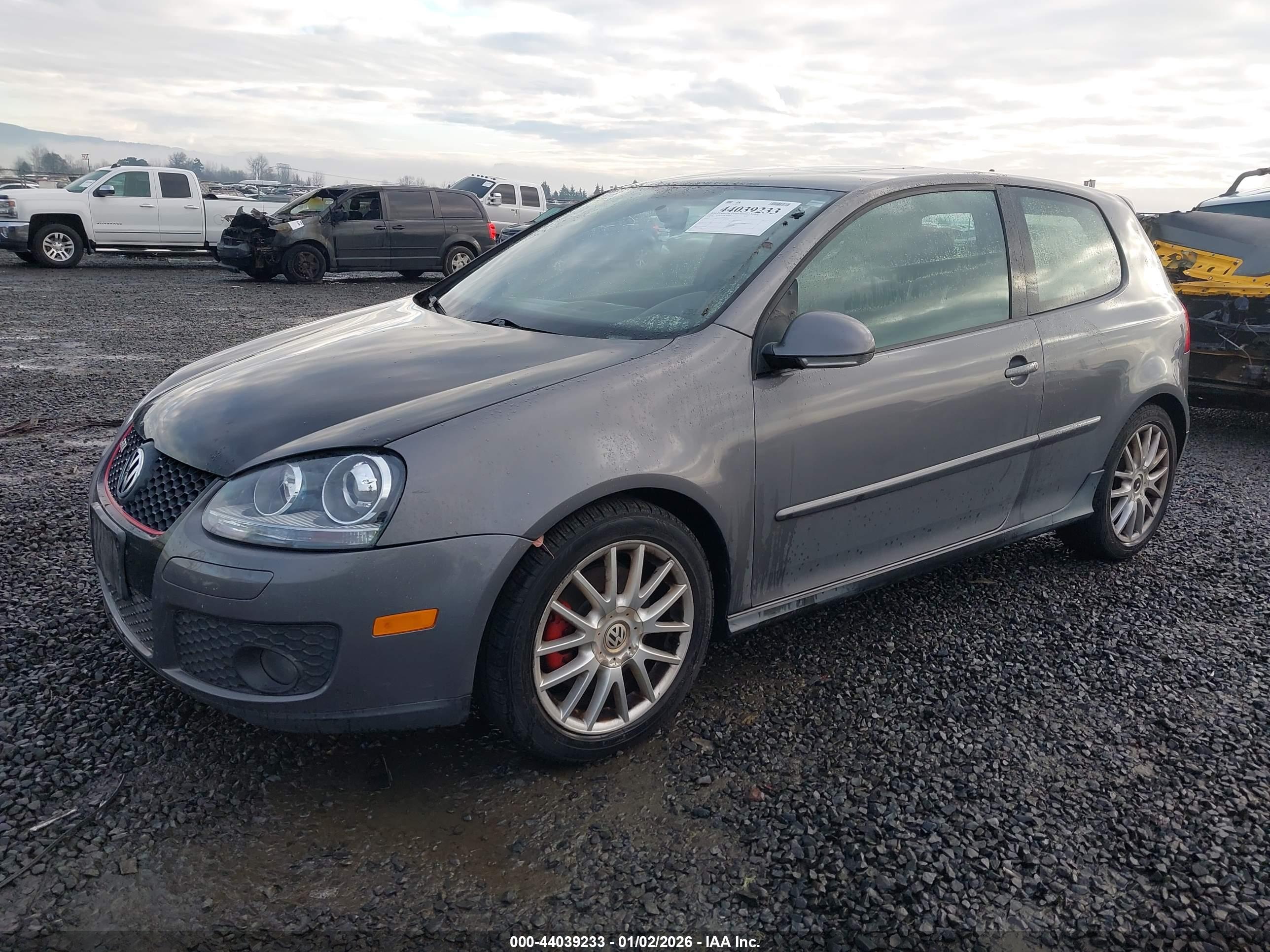 VOLKSWAGEN GTI image 2