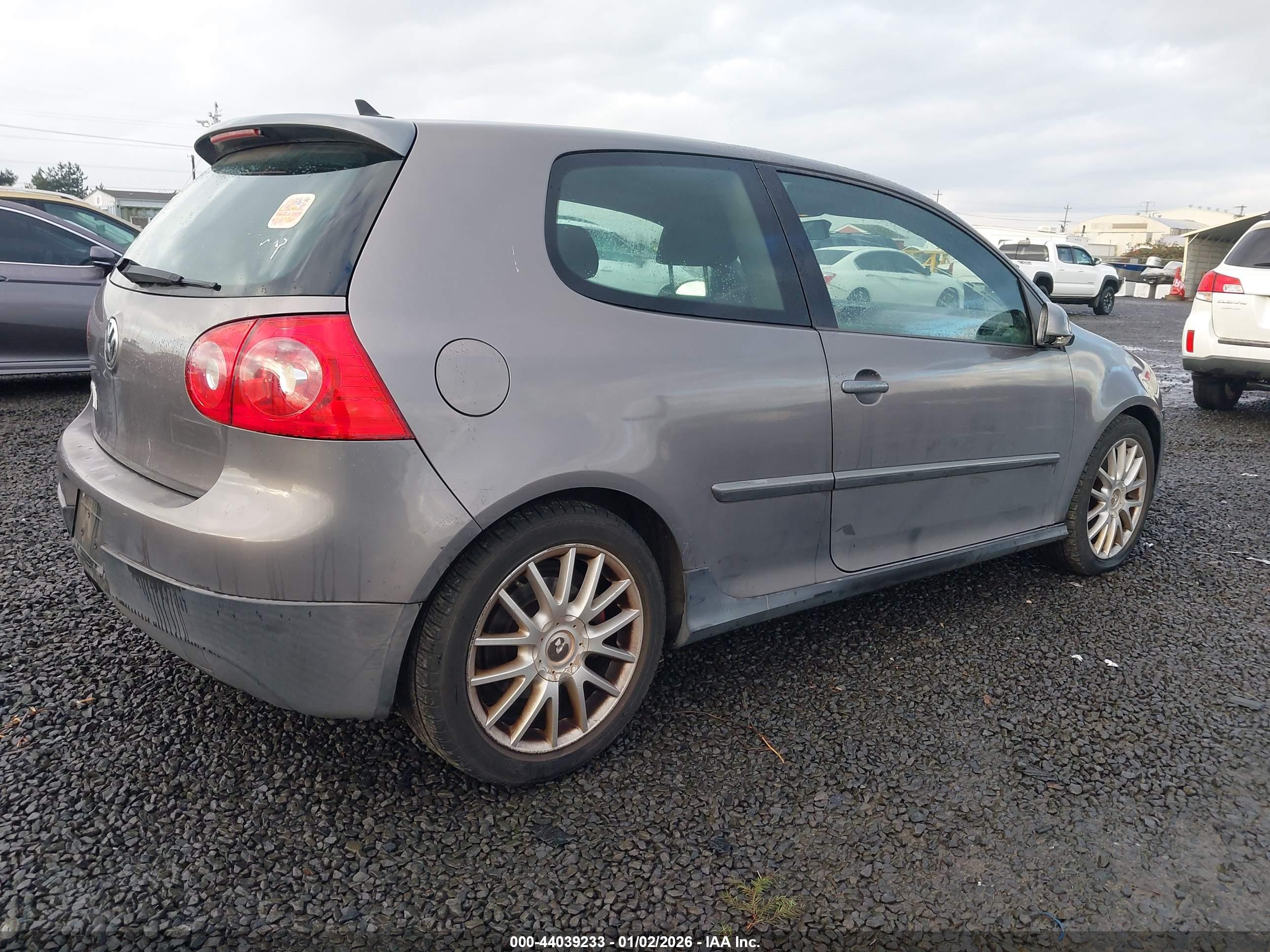 VOLKSWAGEN GTI image 4