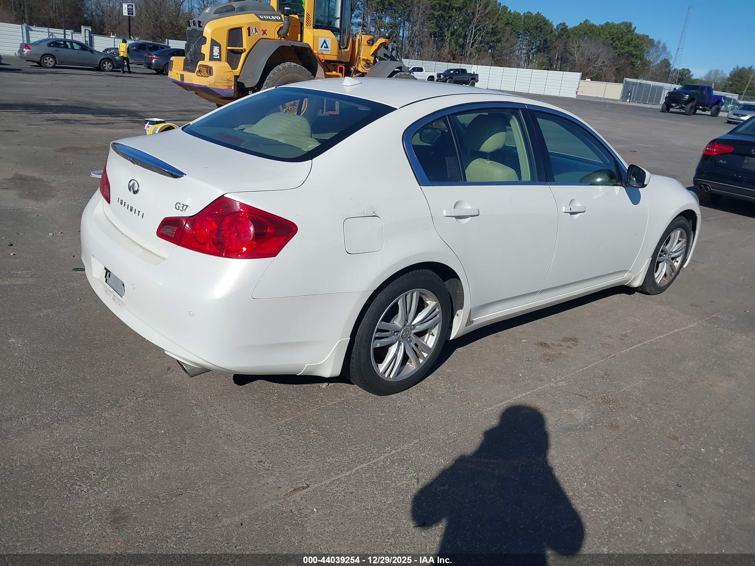 INFINITI G37 image 4