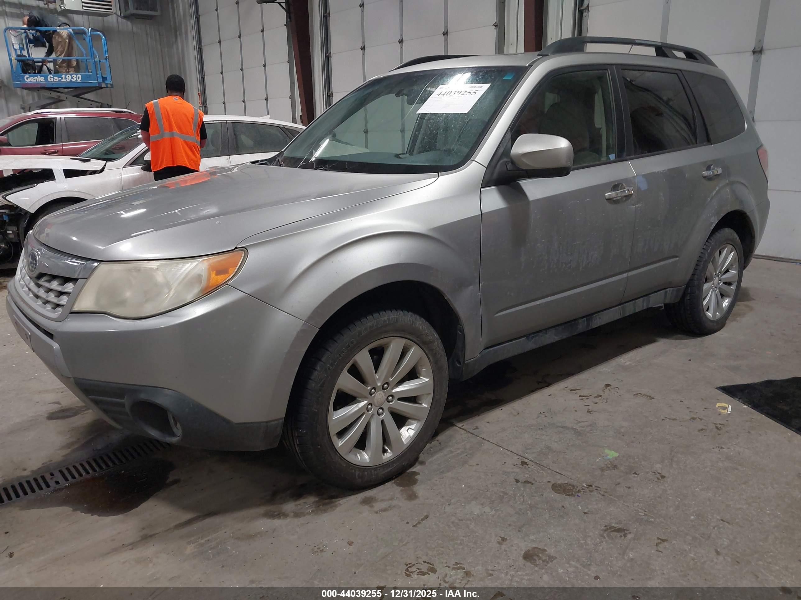 SUBARU FORESTER image 2