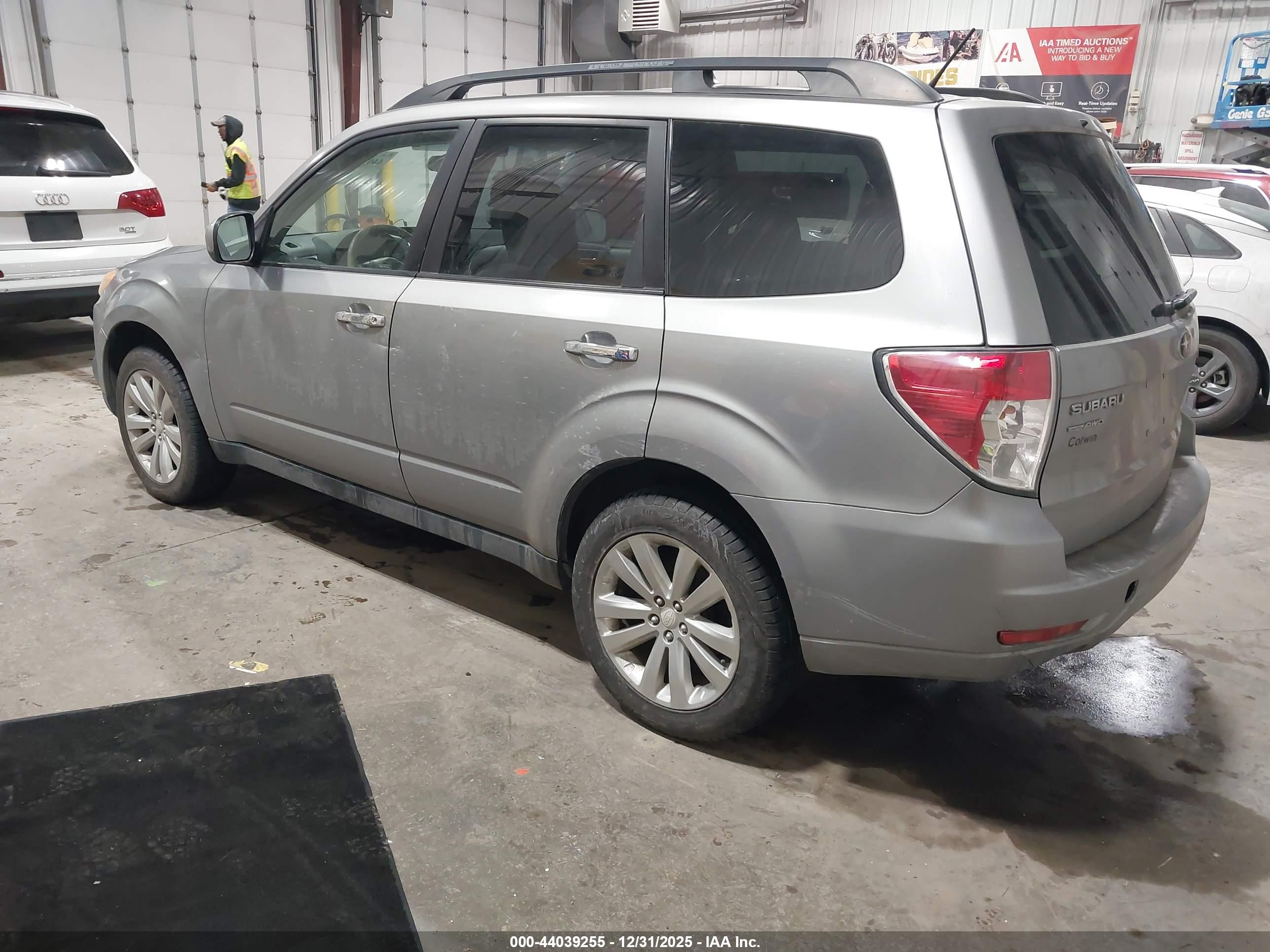 SUBARU FORESTER image 3