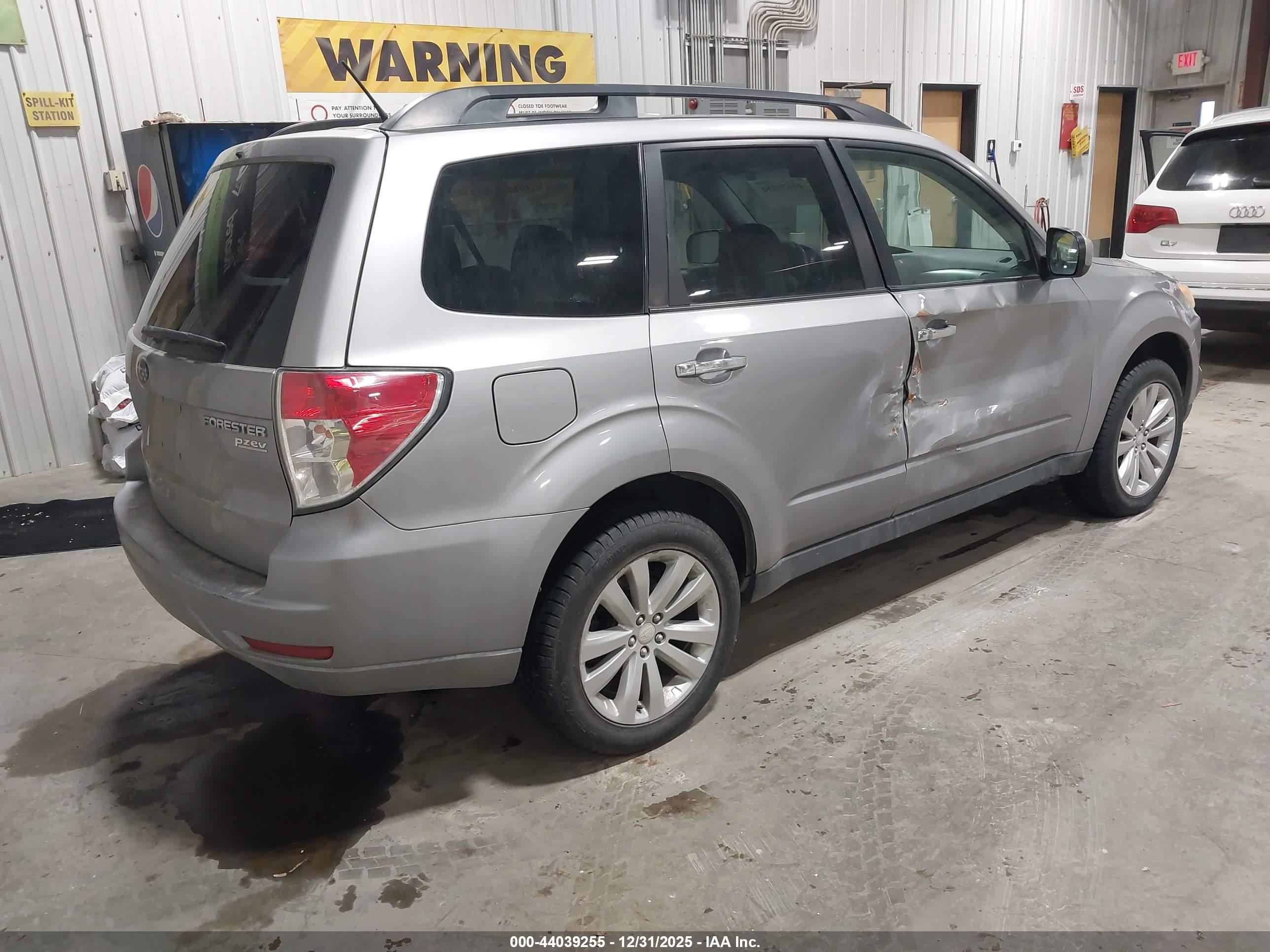 SUBARU FORESTER image 4