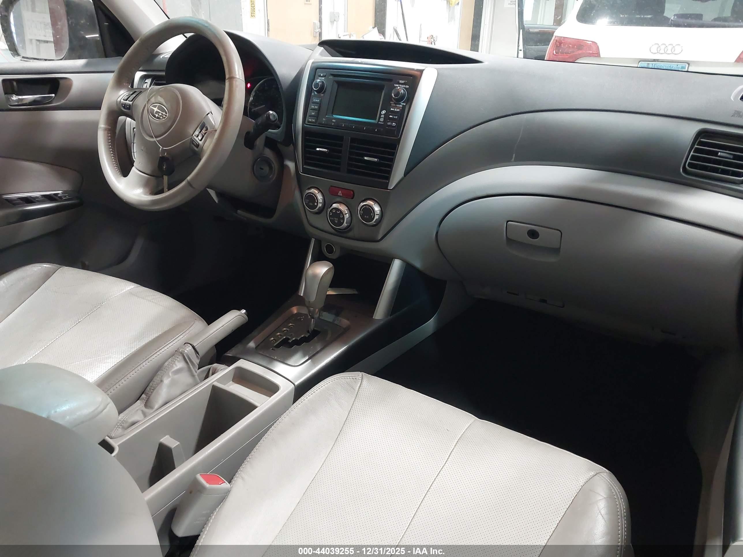 SUBARU FORESTER image 5