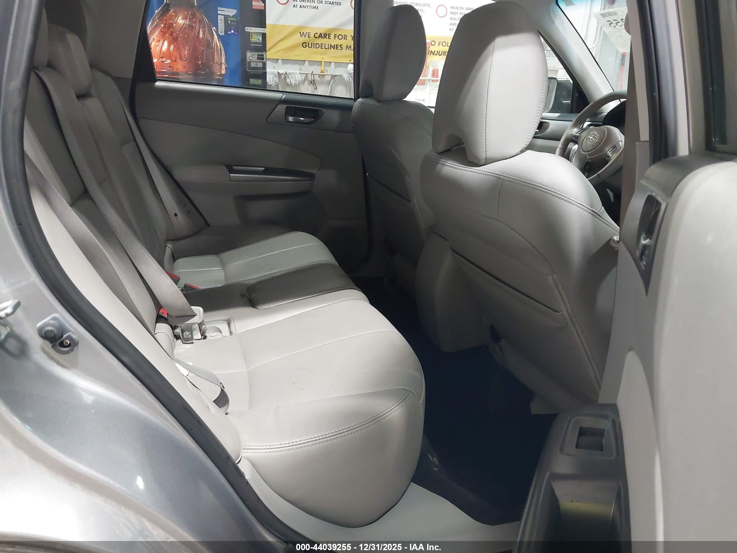 SUBARU FORESTER image 8