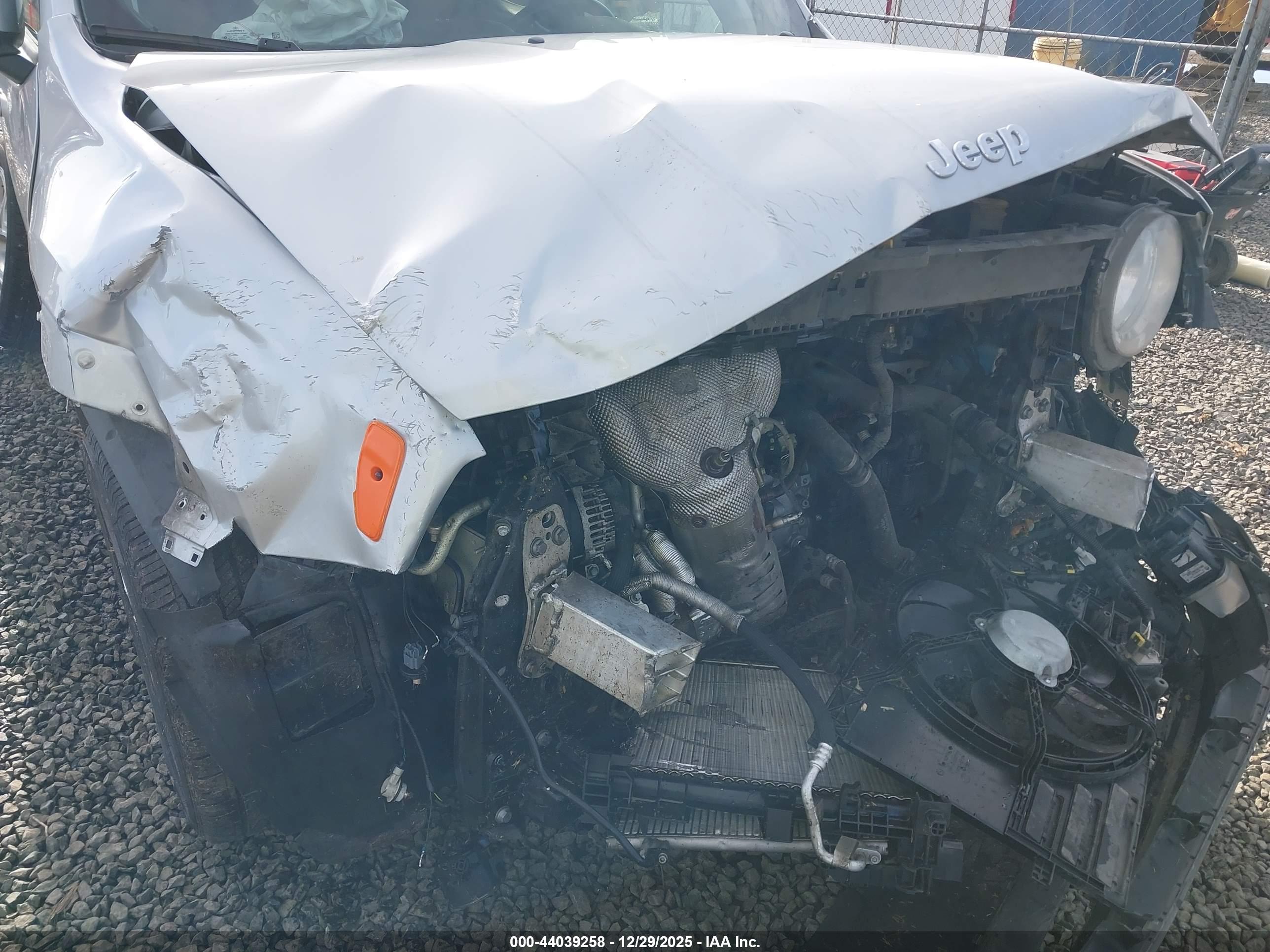 JEEP RENEGADE image 6
