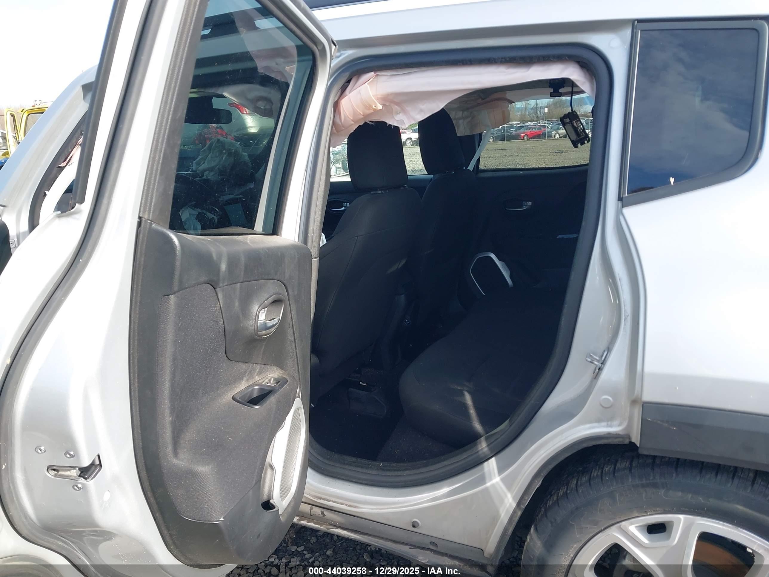 JEEP RENEGADE image 8