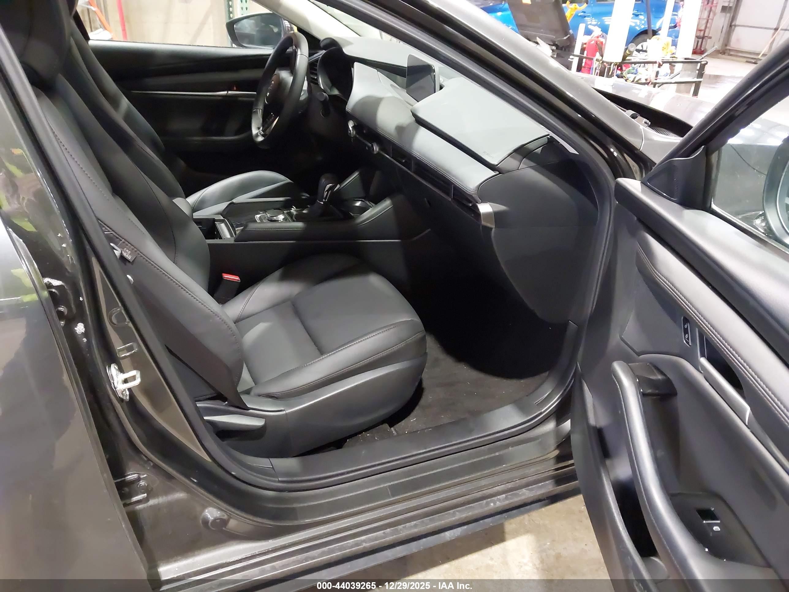 MAZDA MAZDA3 image 5
