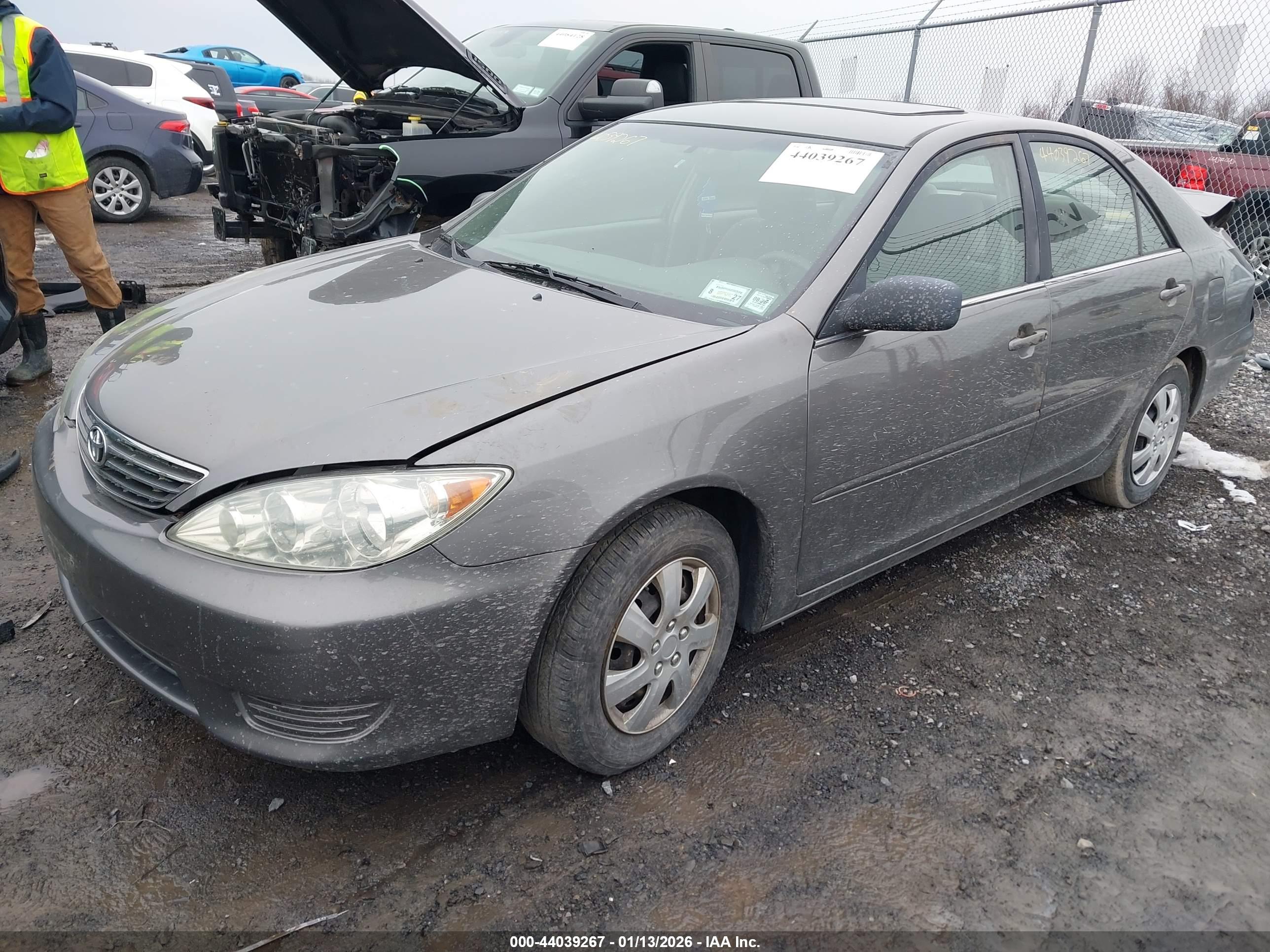 TOYOTA CAMRY image 2