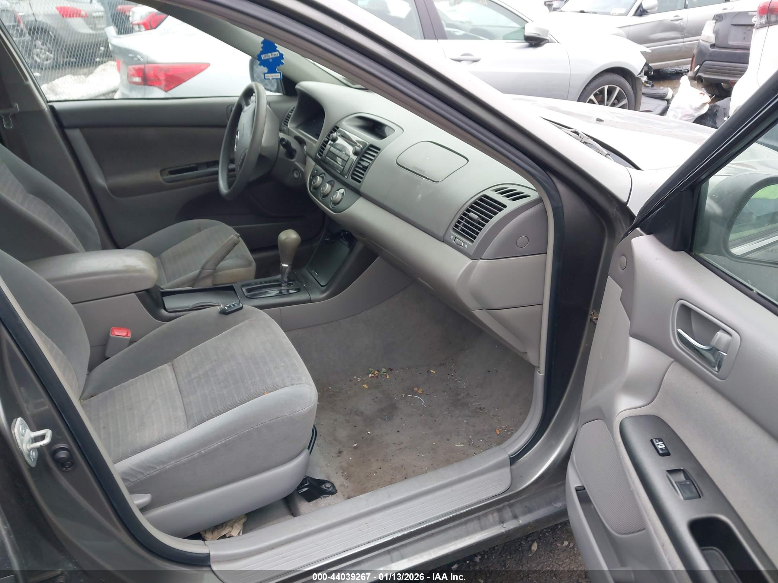 TOYOTA CAMRY image 5