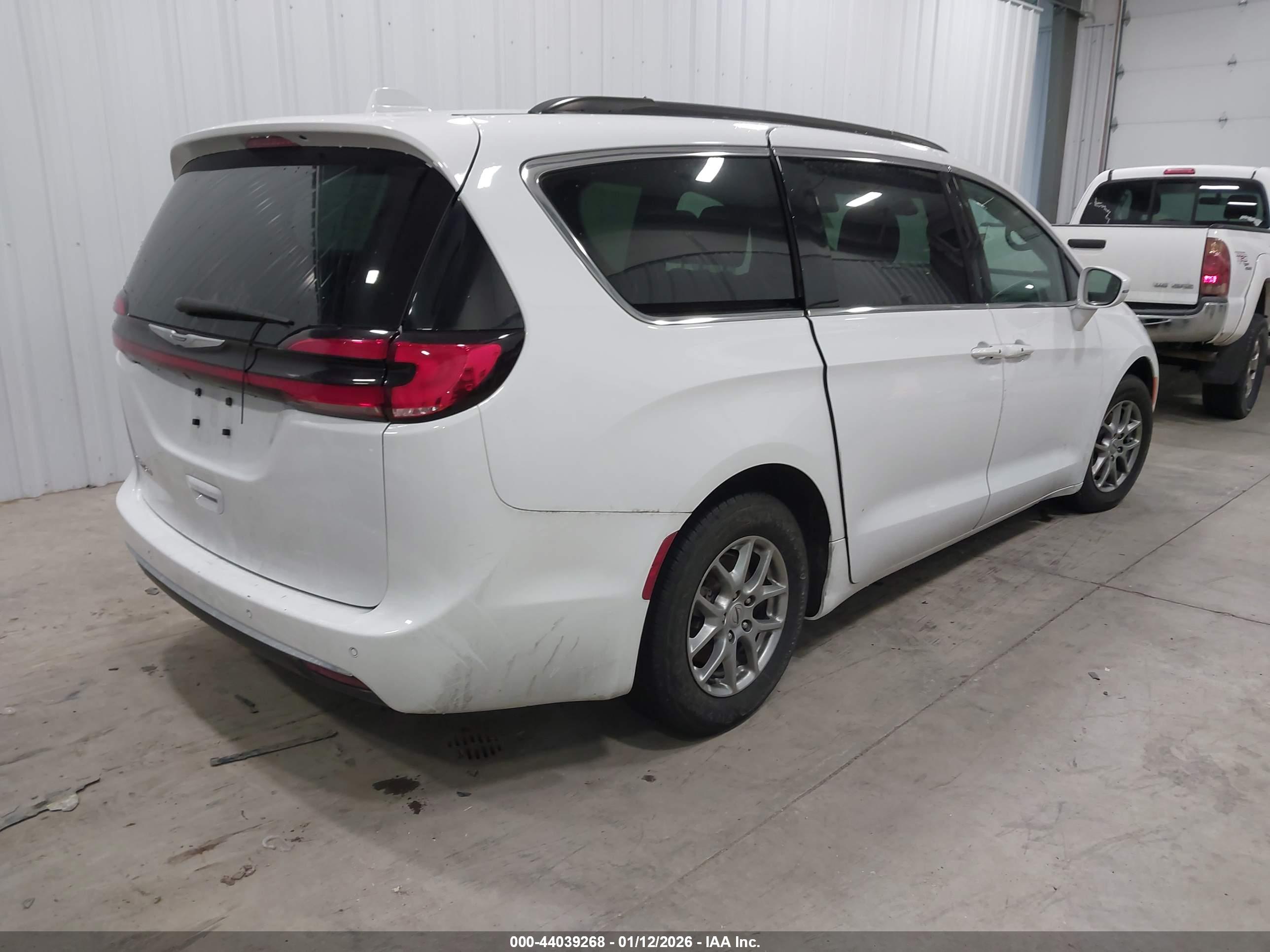 CHRYSLER PACIFICA image 4