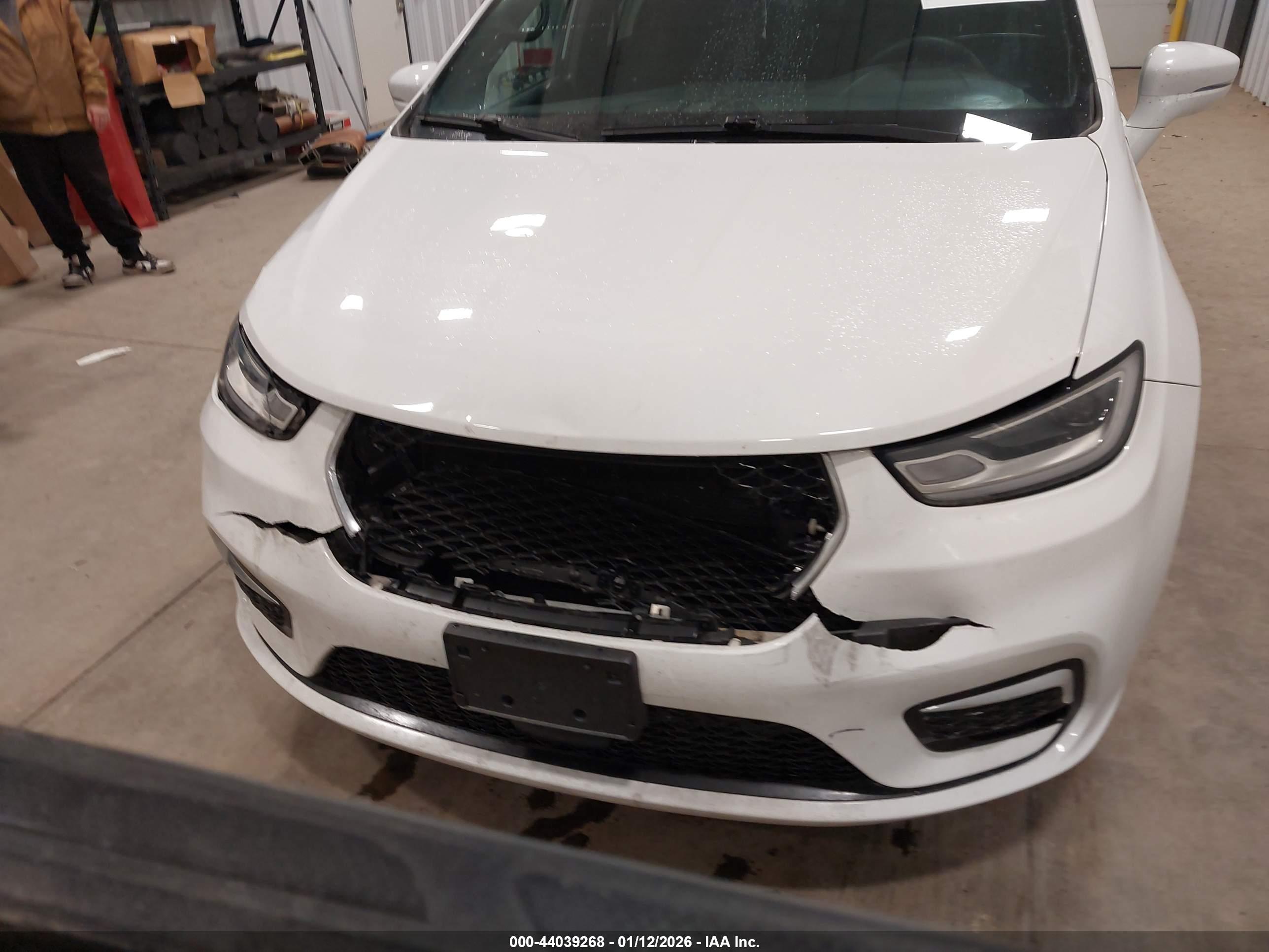 CHRYSLER PACIFICA image 6