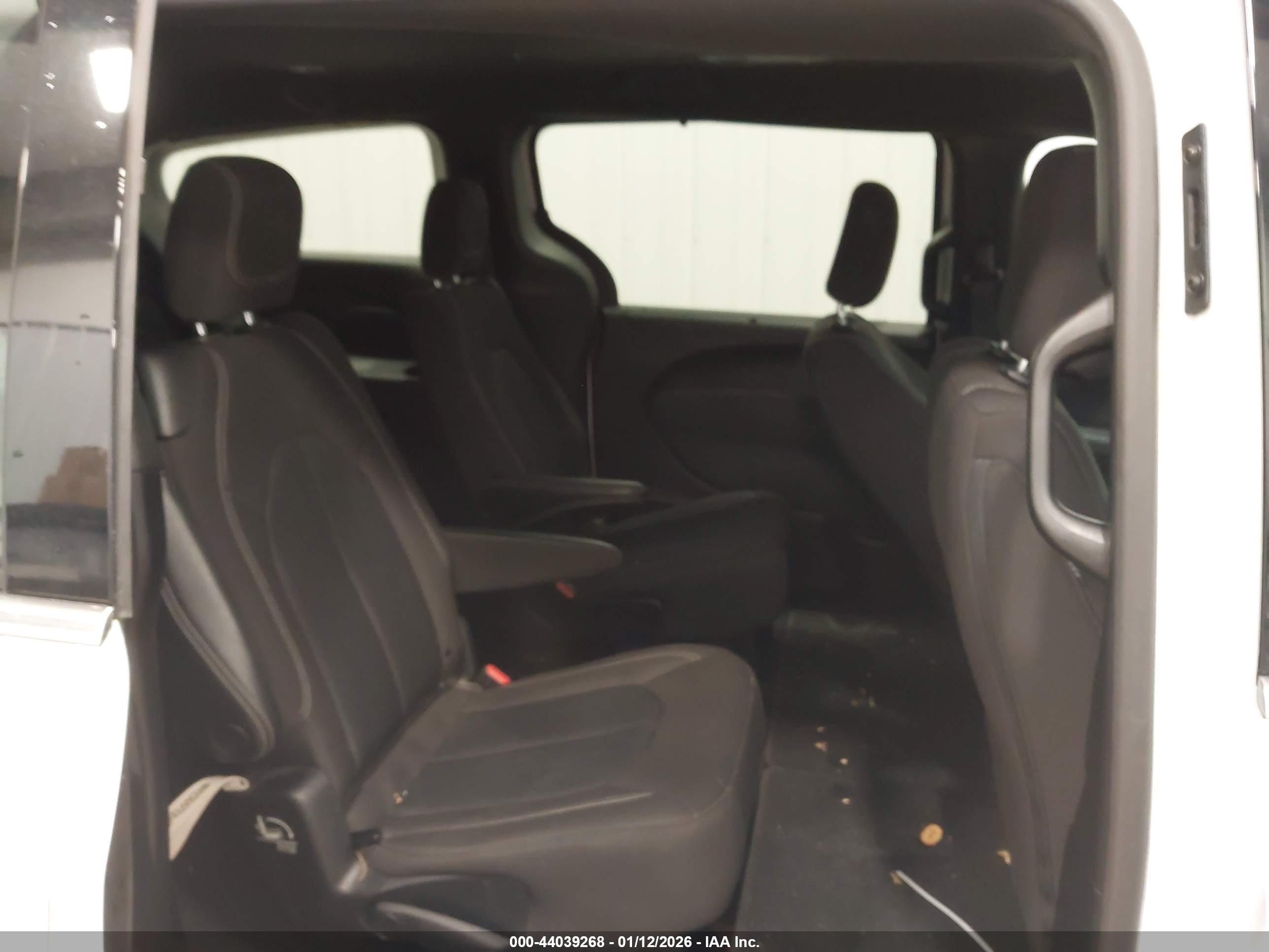 CHRYSLER PACIFICA image 8
