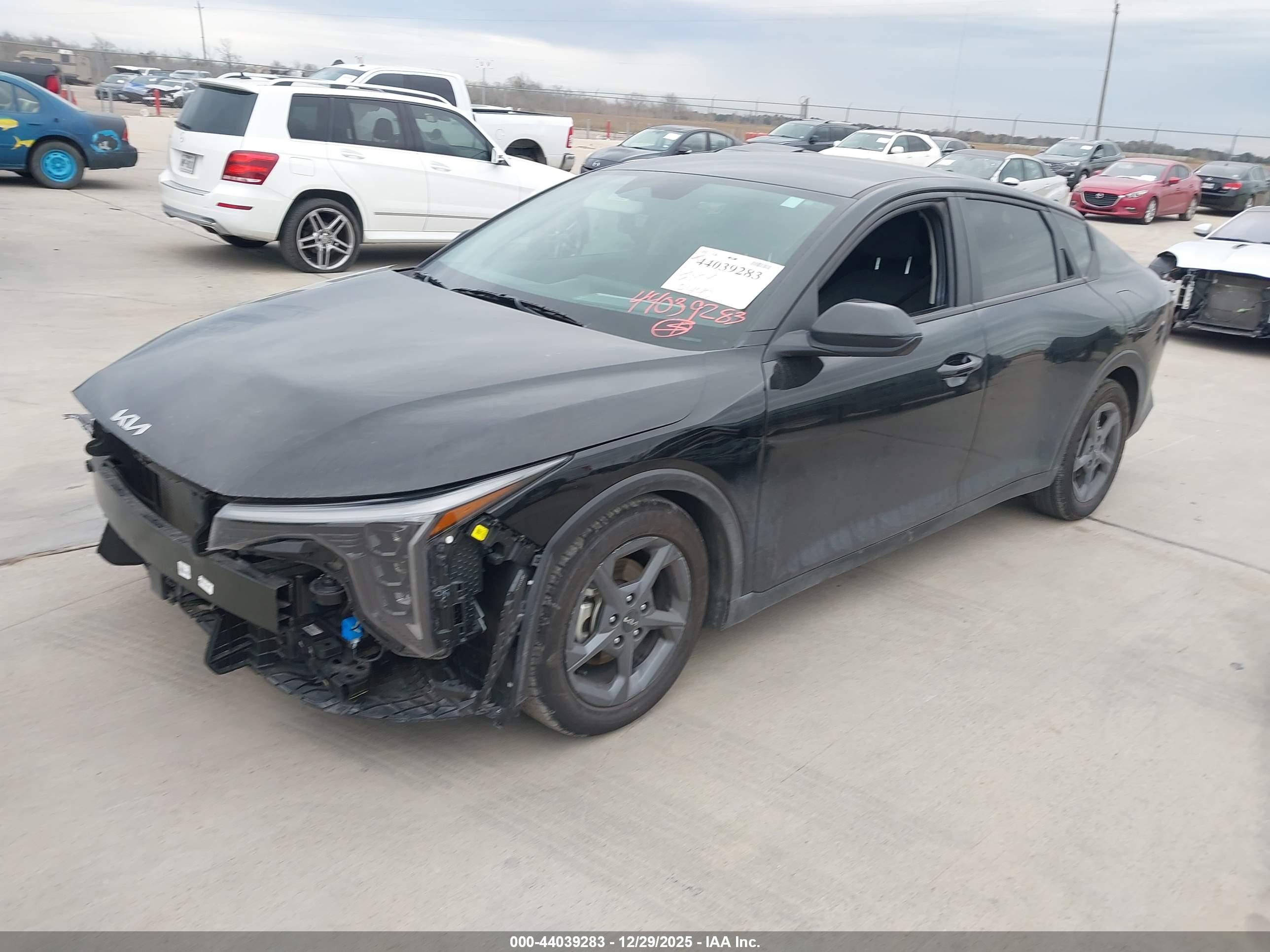 KIA K4 image 2