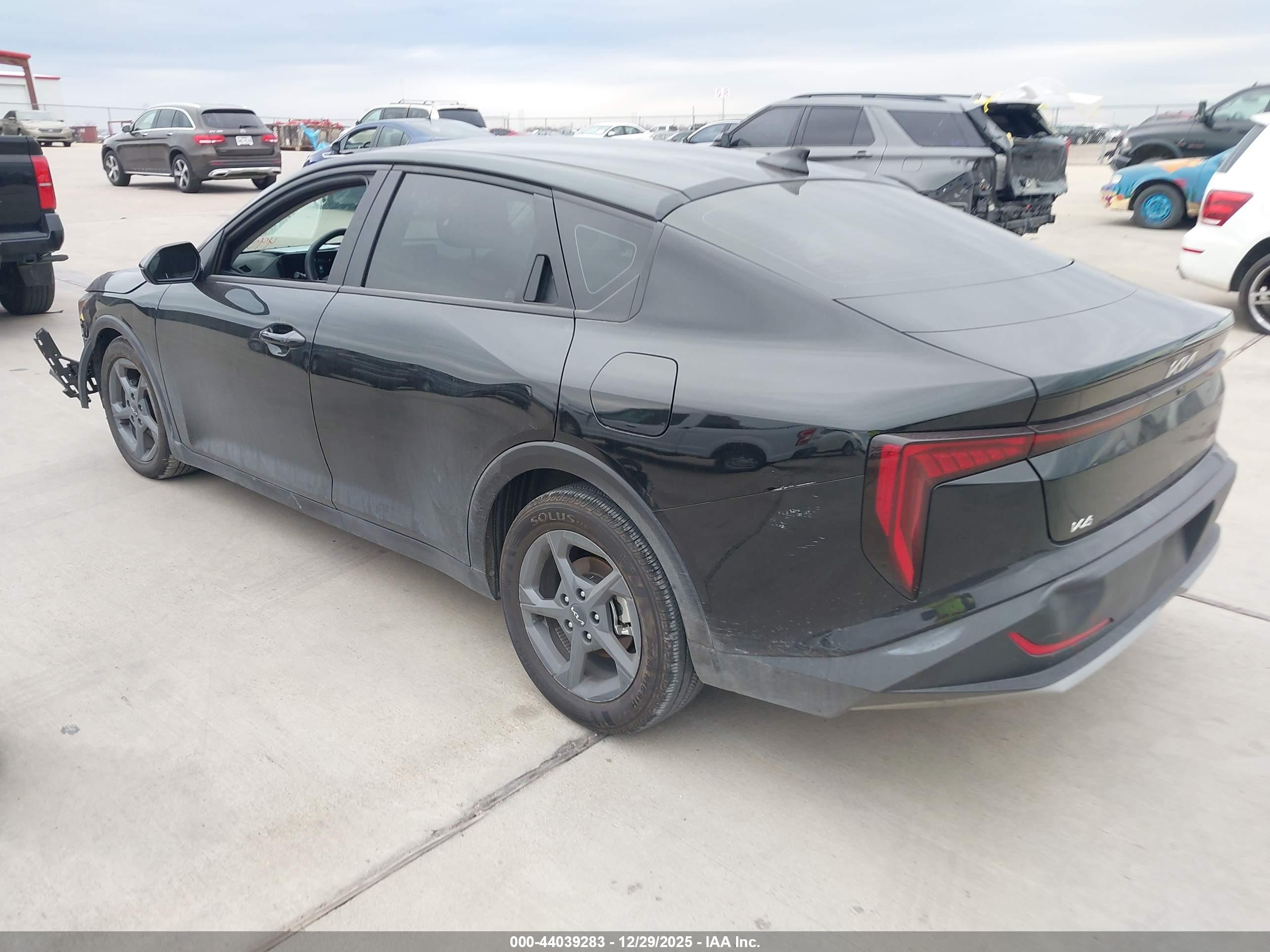 KIA K4 image 3