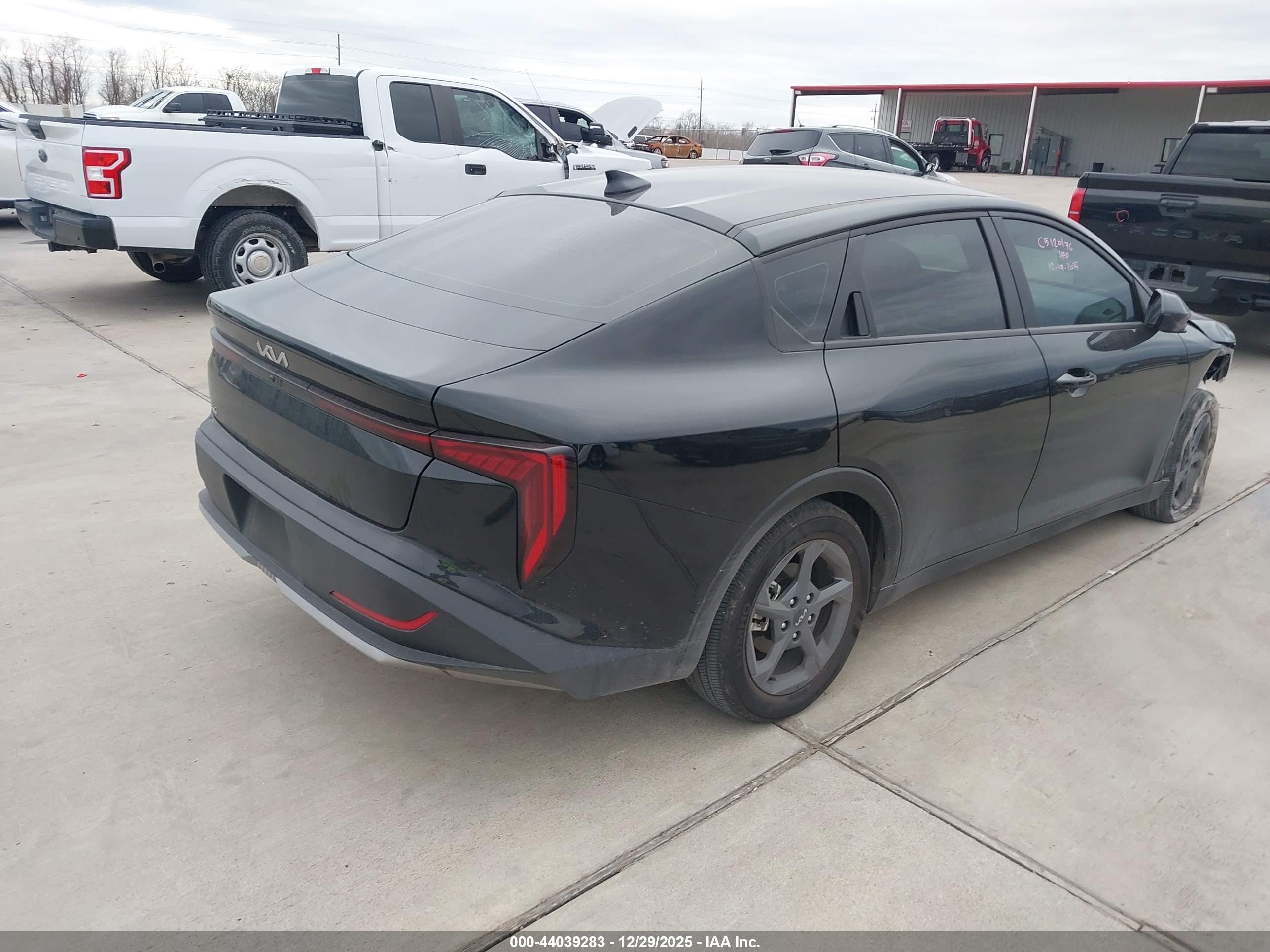 KIA K4 image 4