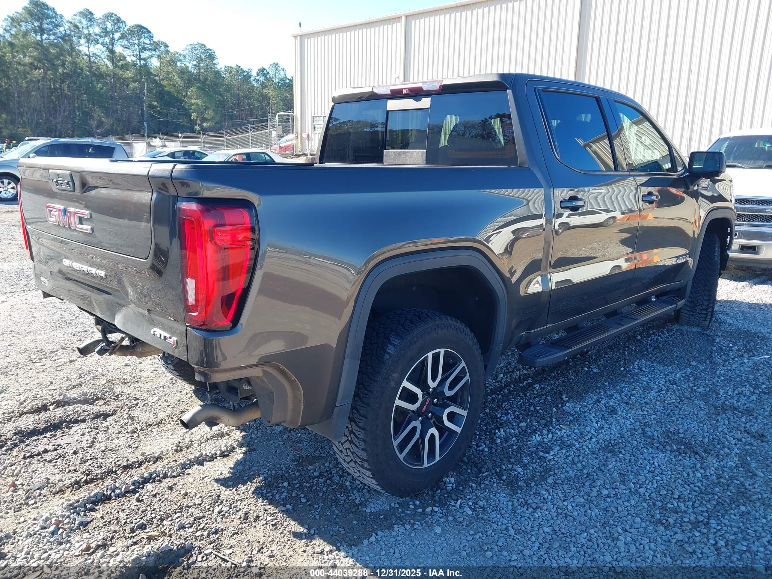 GMC SIERRA image 4