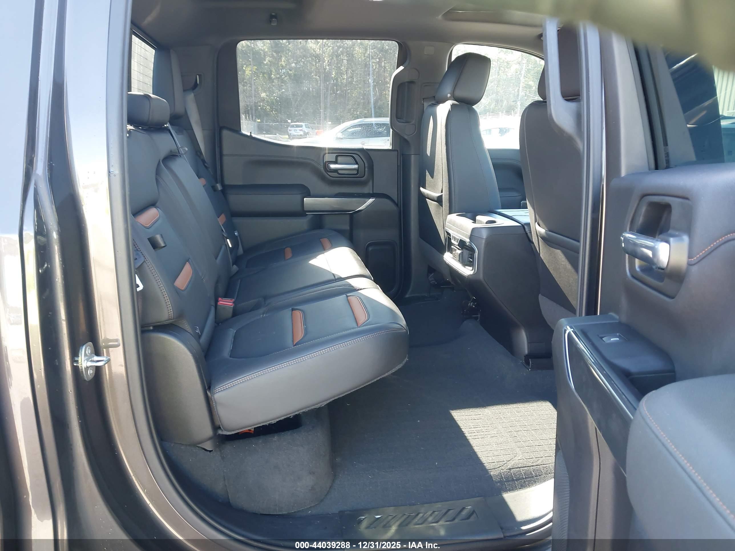 GMC SIERRA image 8