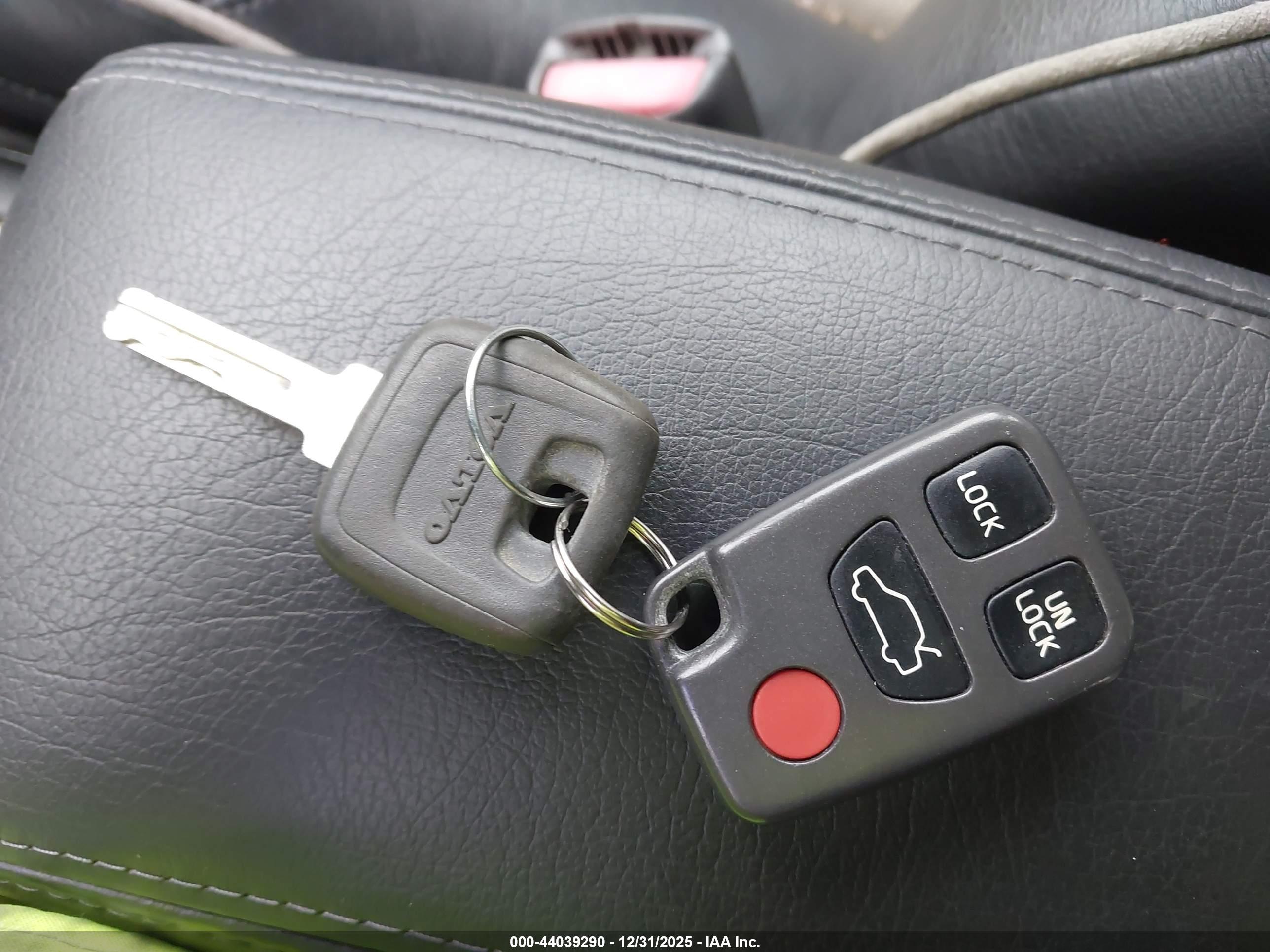 VOLVO V70 image 11
