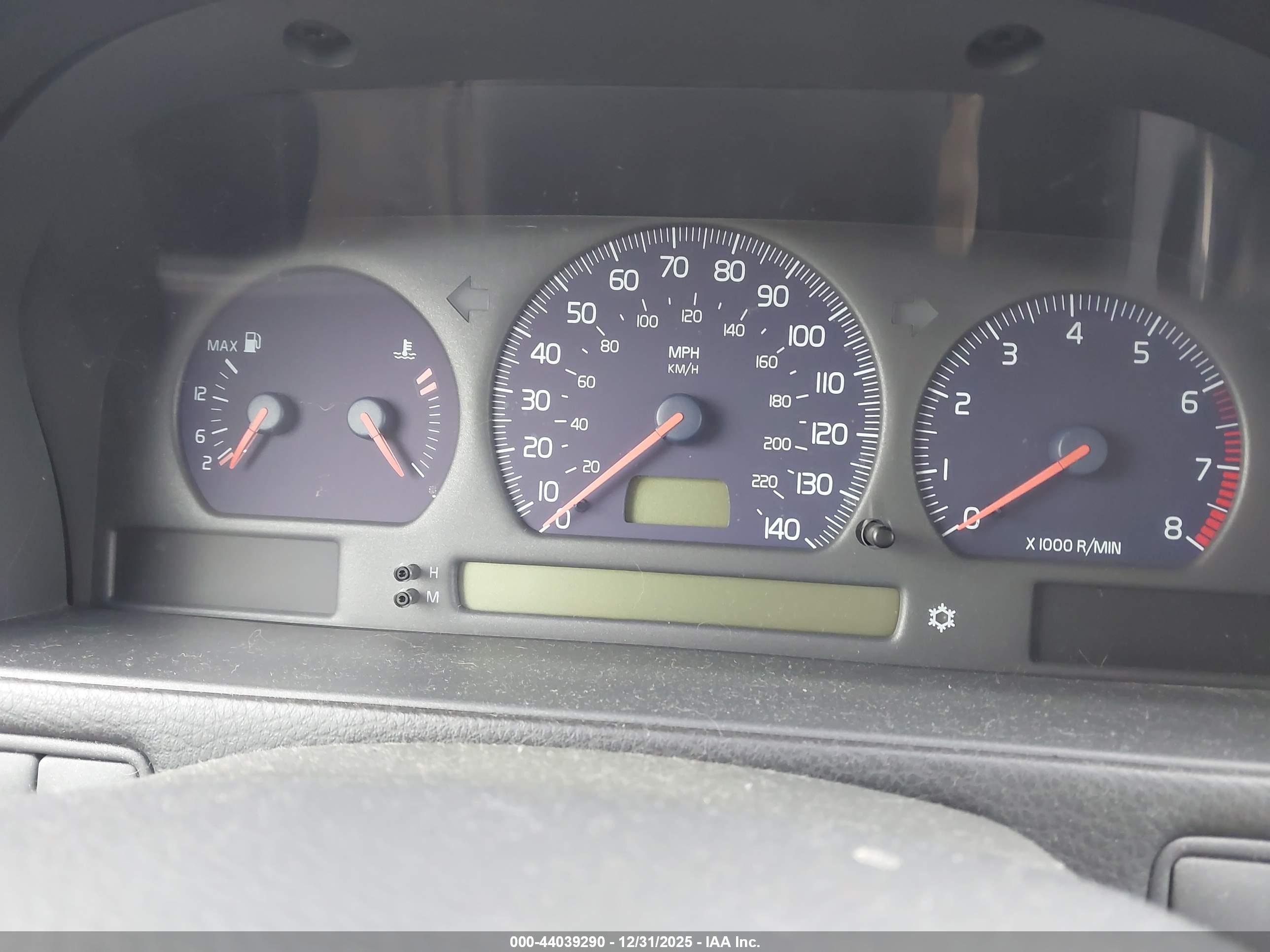 VOLVO V70 image 7