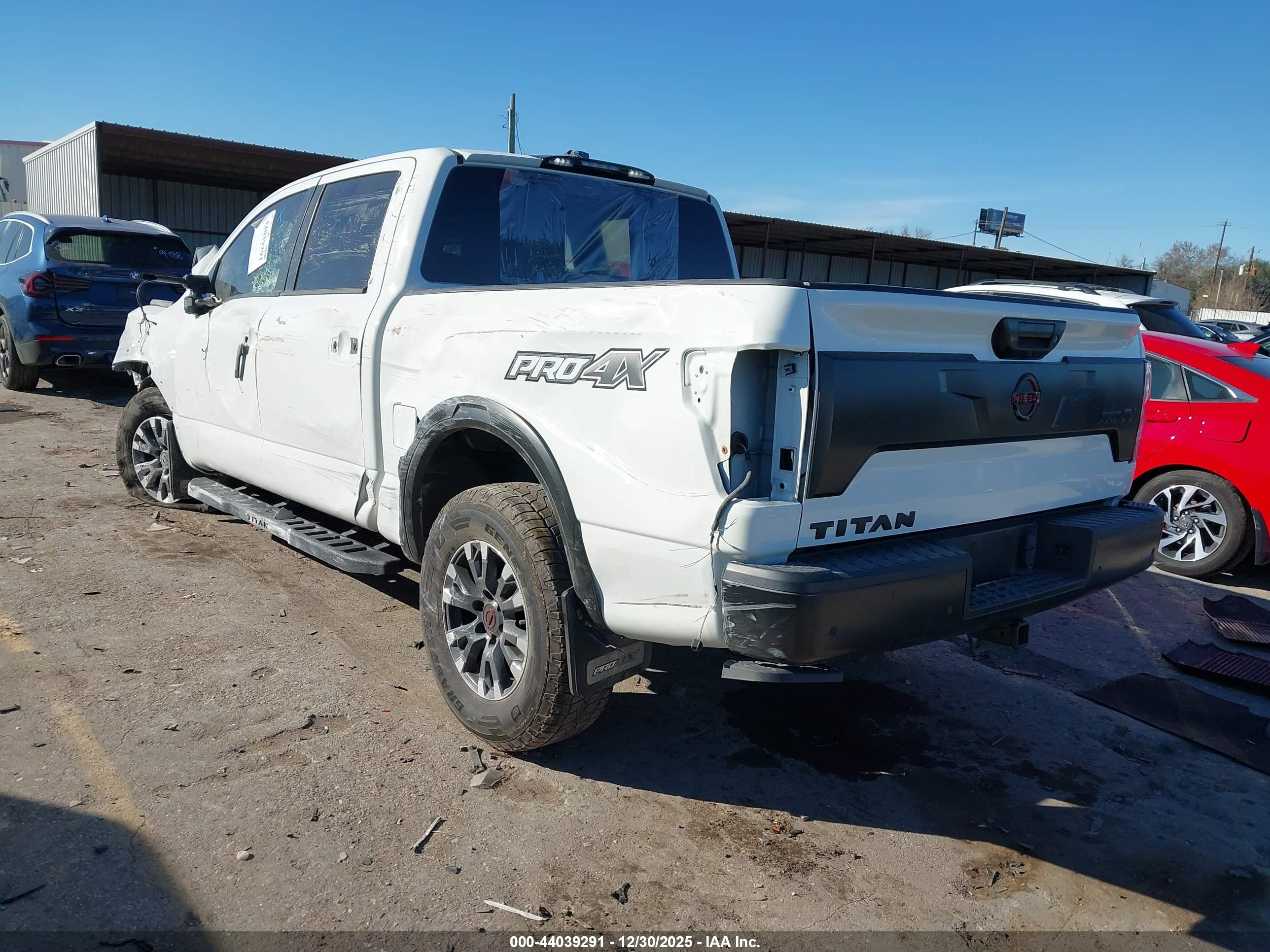 NISSAN TITAN image 3