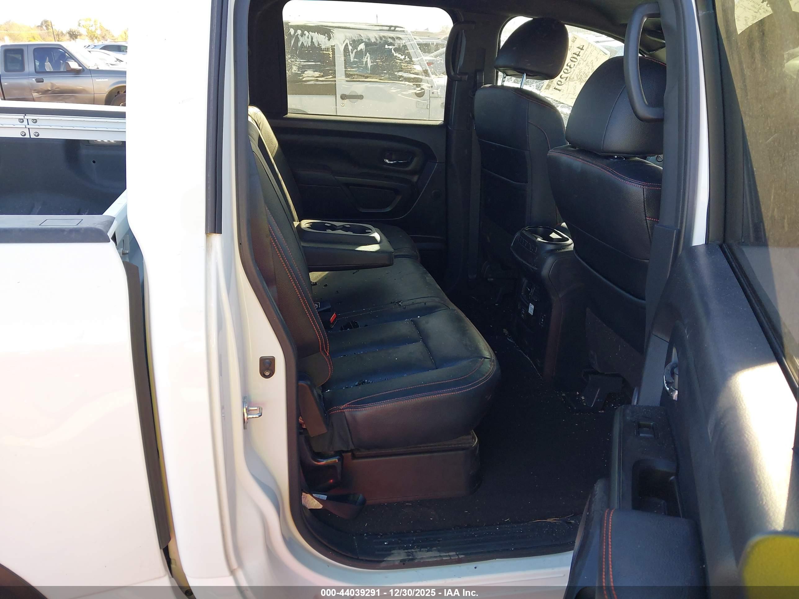 NISSAN TITAN image 8