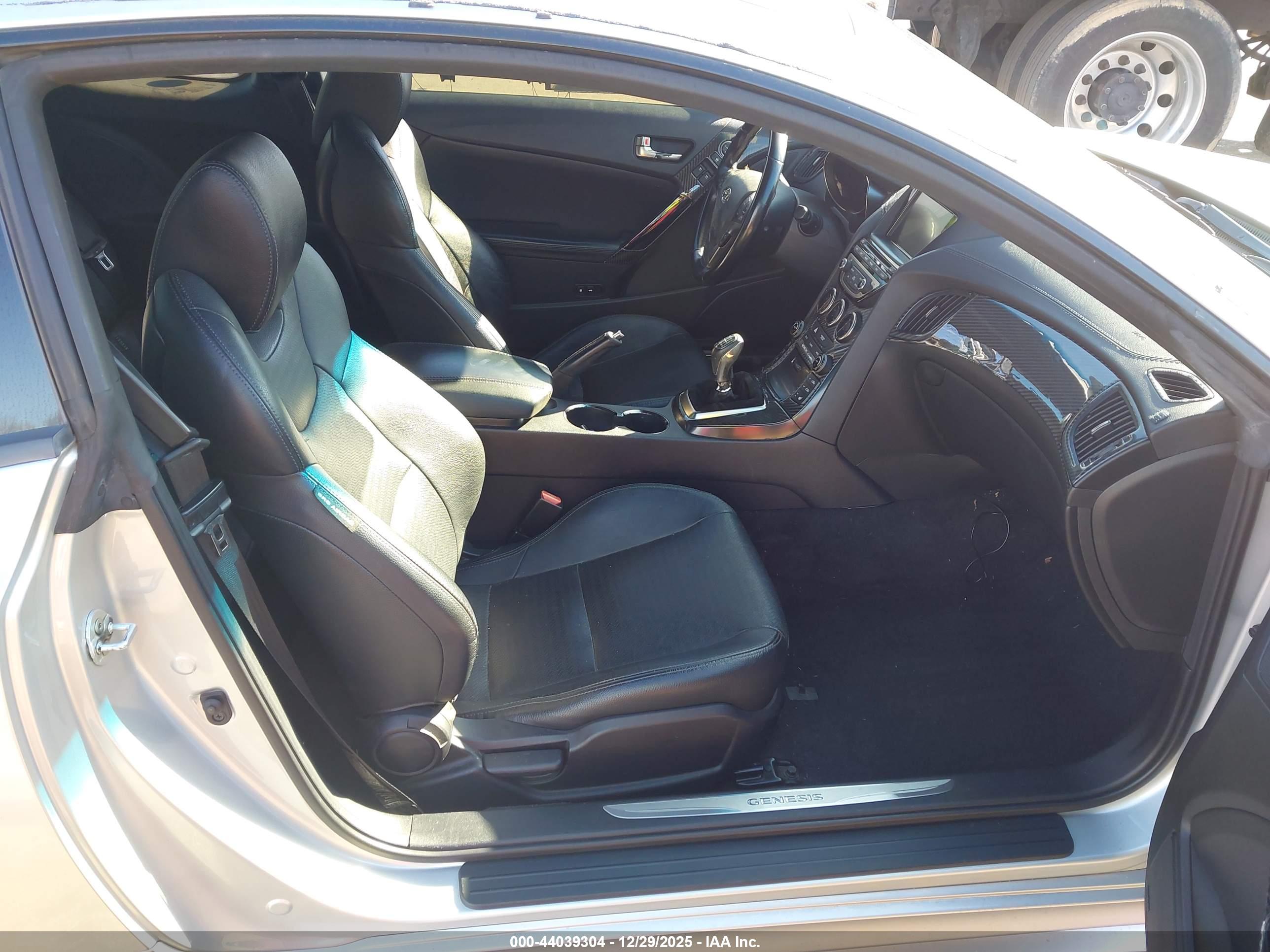 HYUNDAI GENESIS image 5