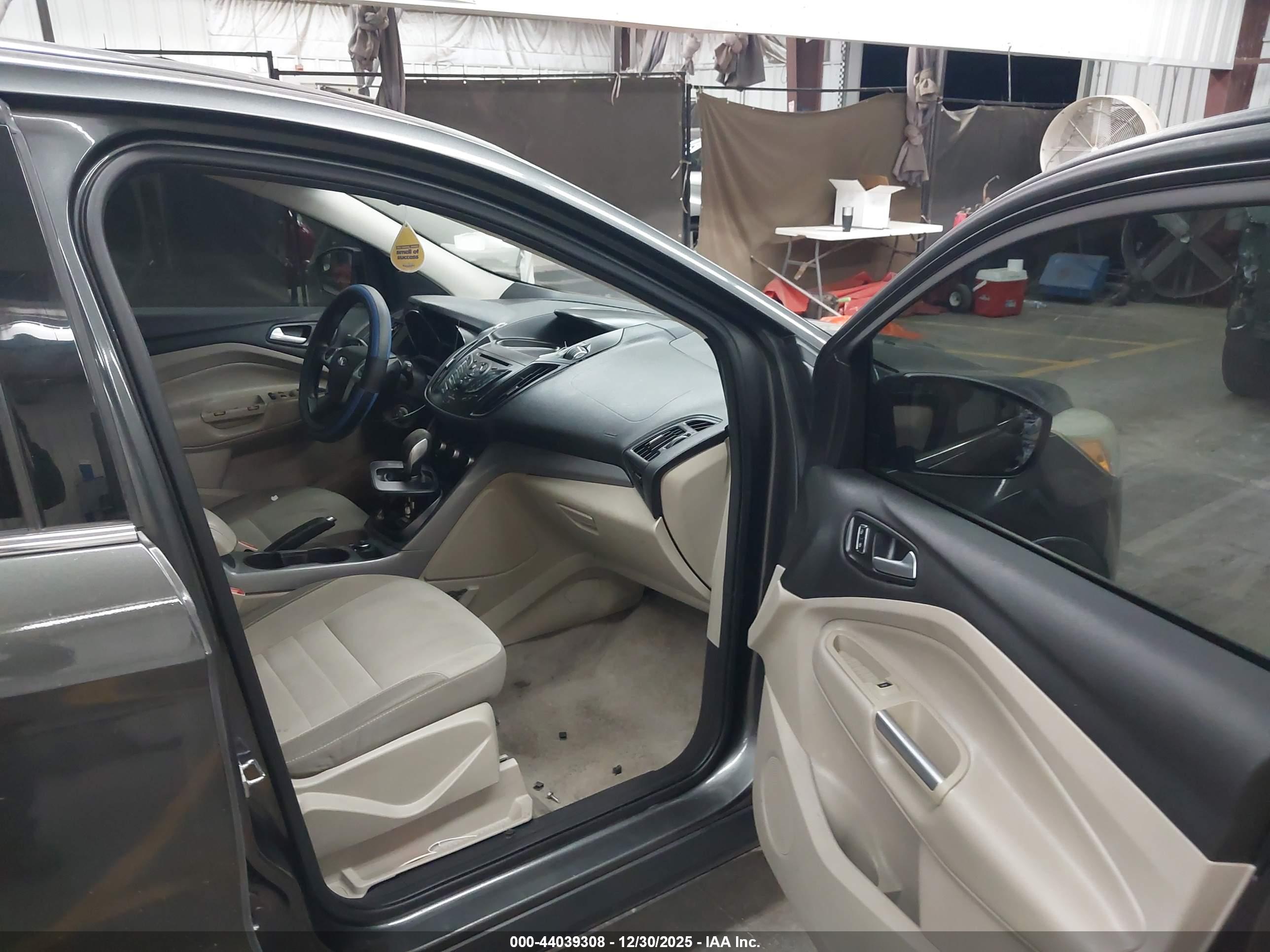 FORD ESCAPE image 5