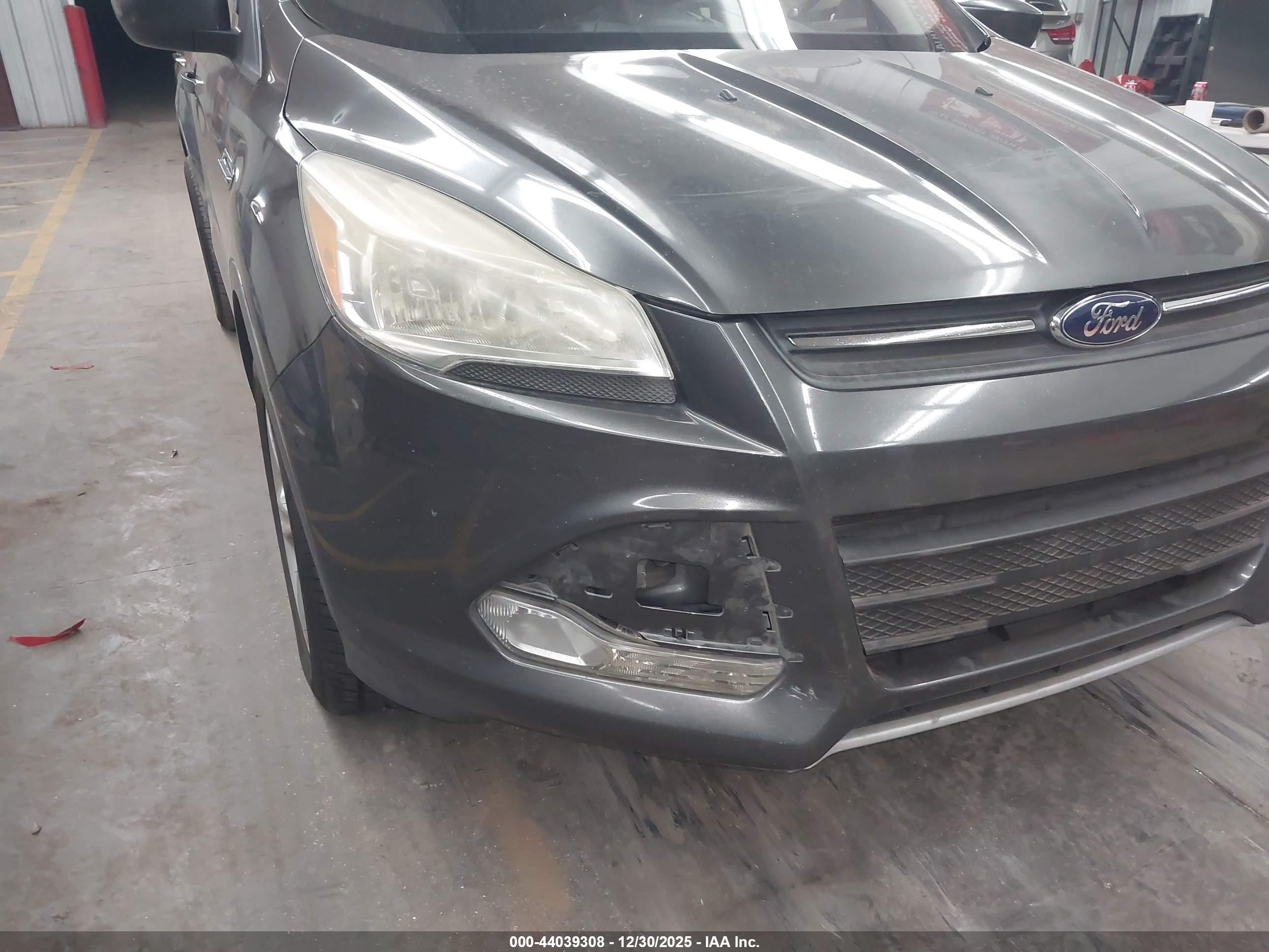 FORD ESCAPE image 6