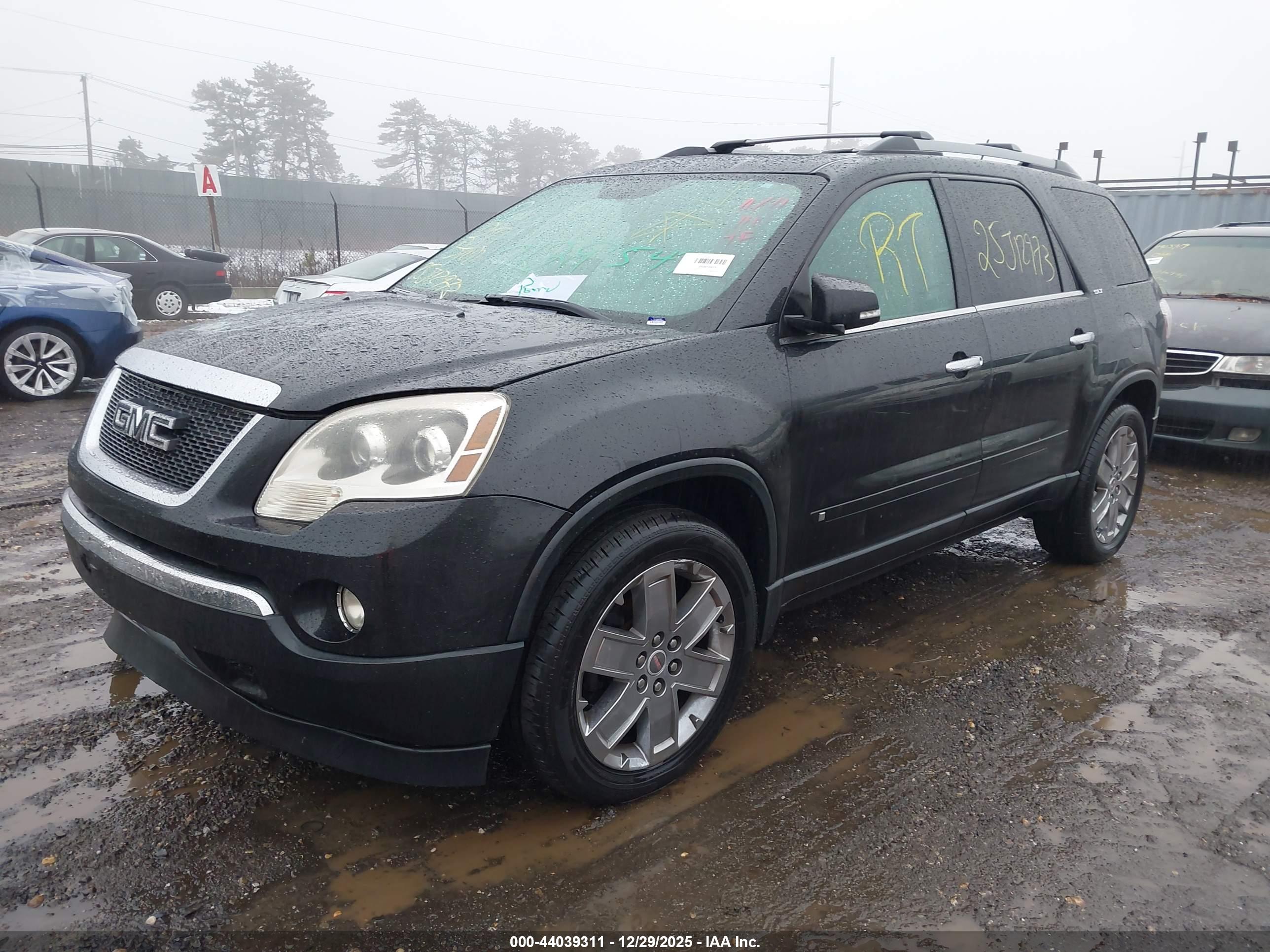 GMC ACADIA image 2