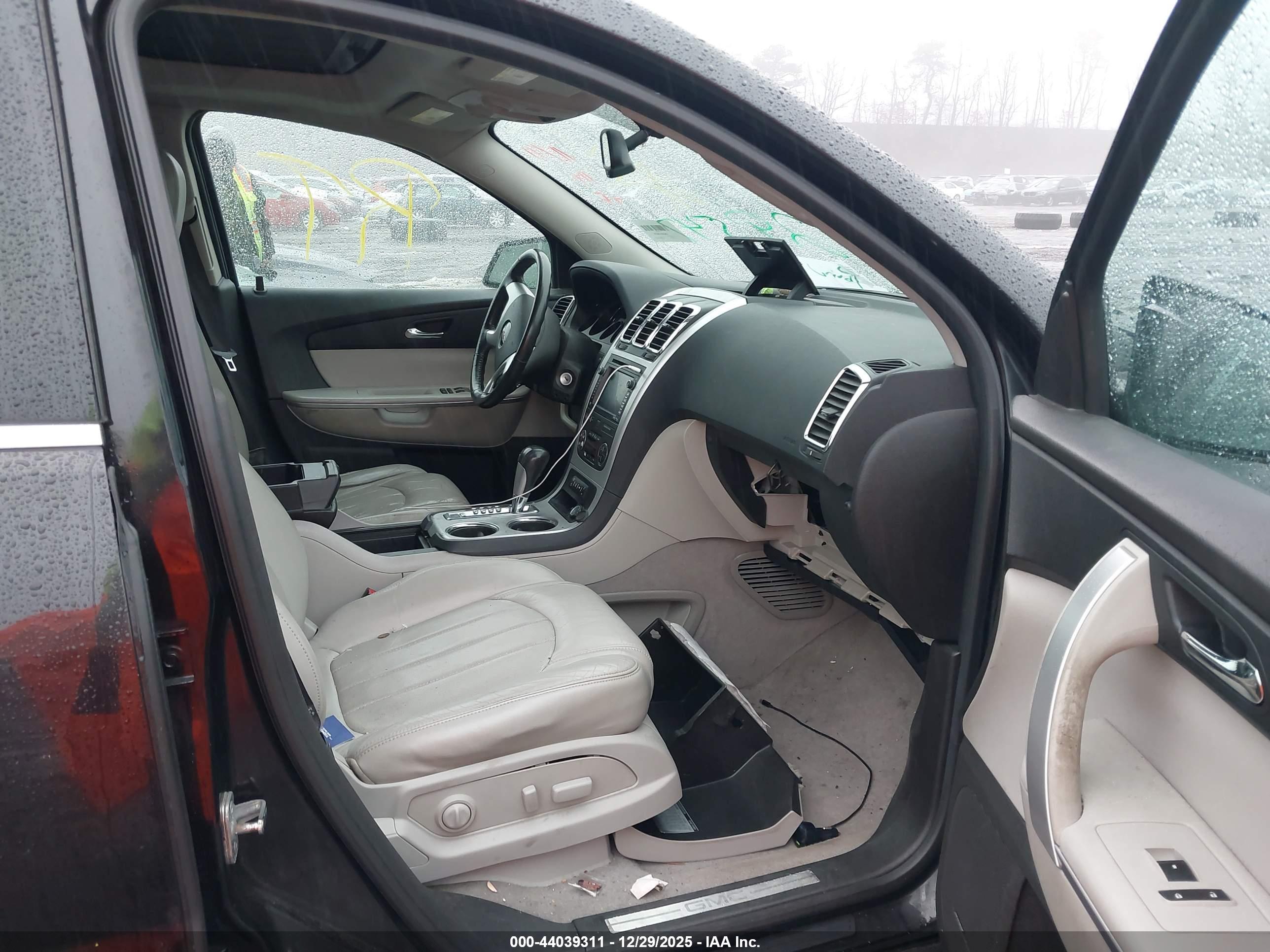GMC ACADIA image 5