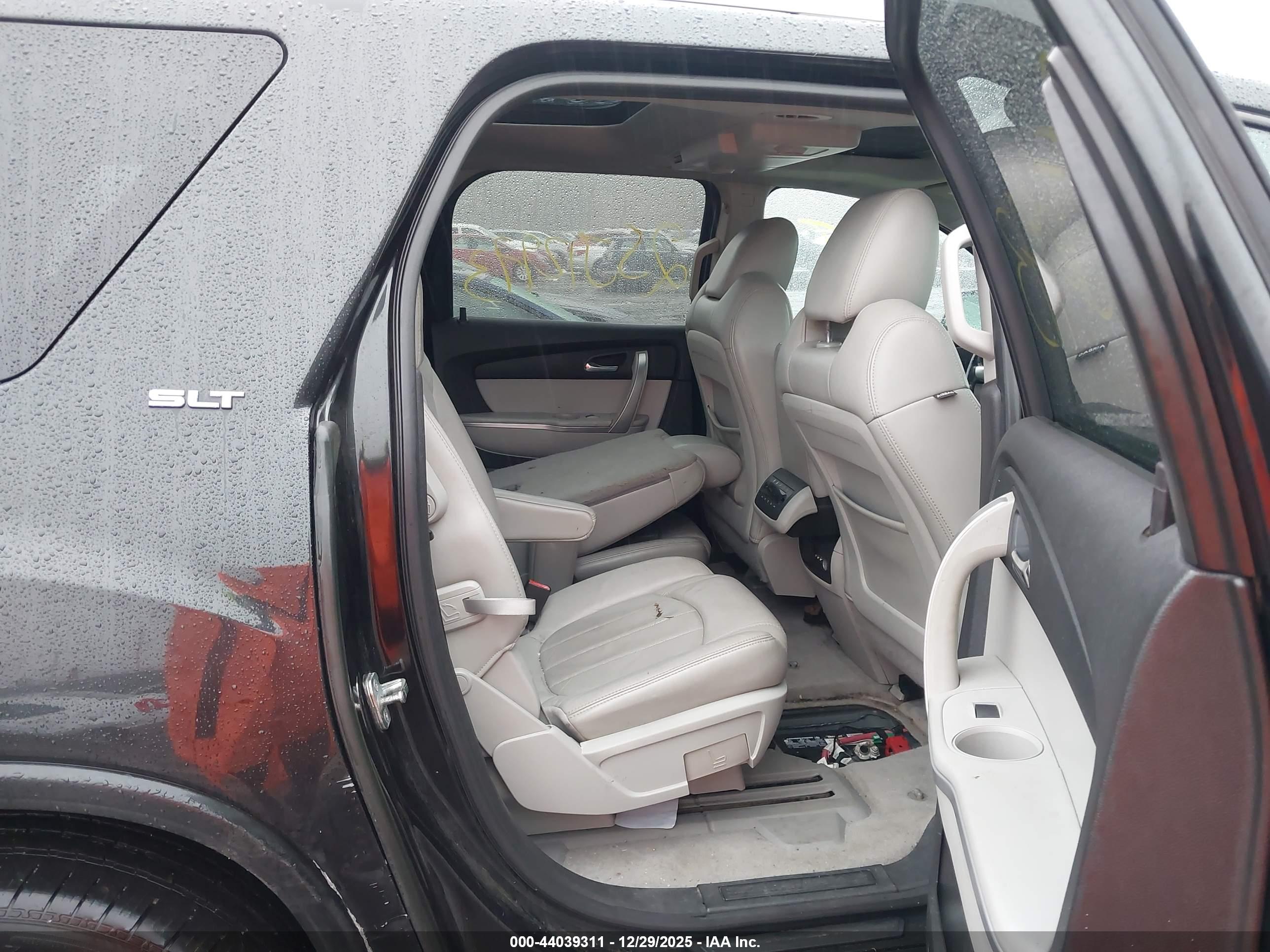 GMC ACADIA image 8