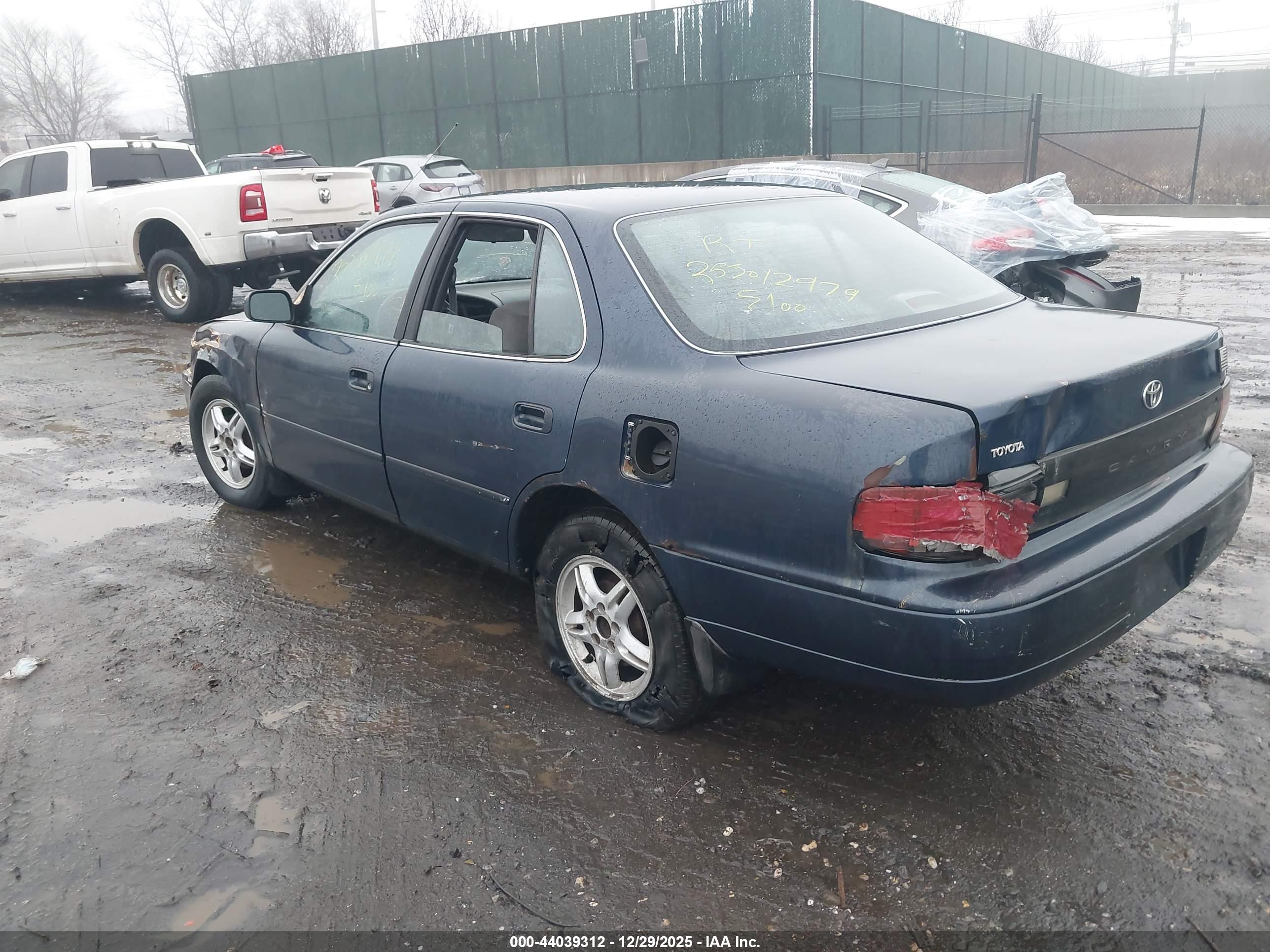 TOYOTA CAMRY image 3